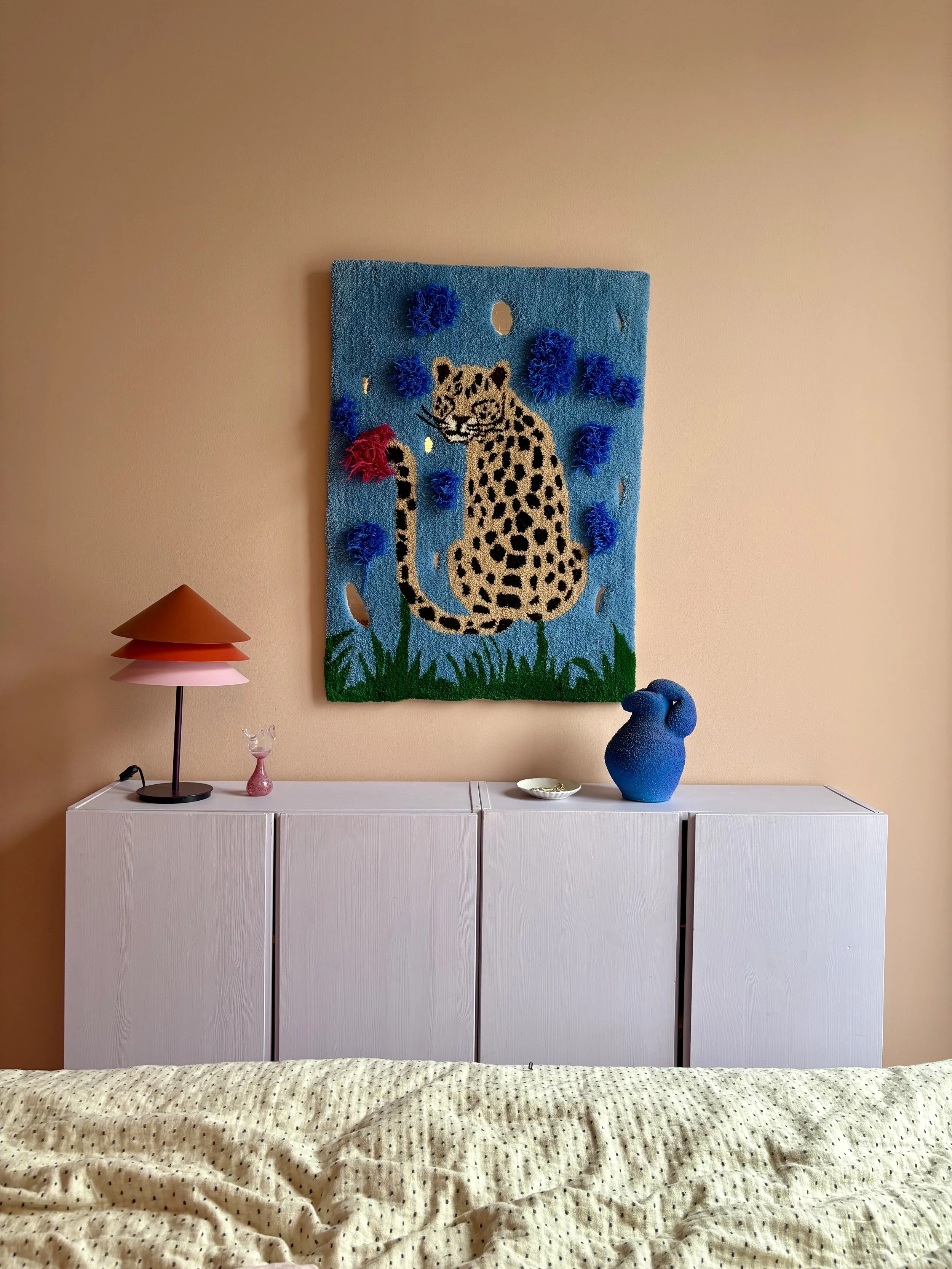 Name: Raffig stolthet Size: 90x76 cm Price: 9500:- (2025)