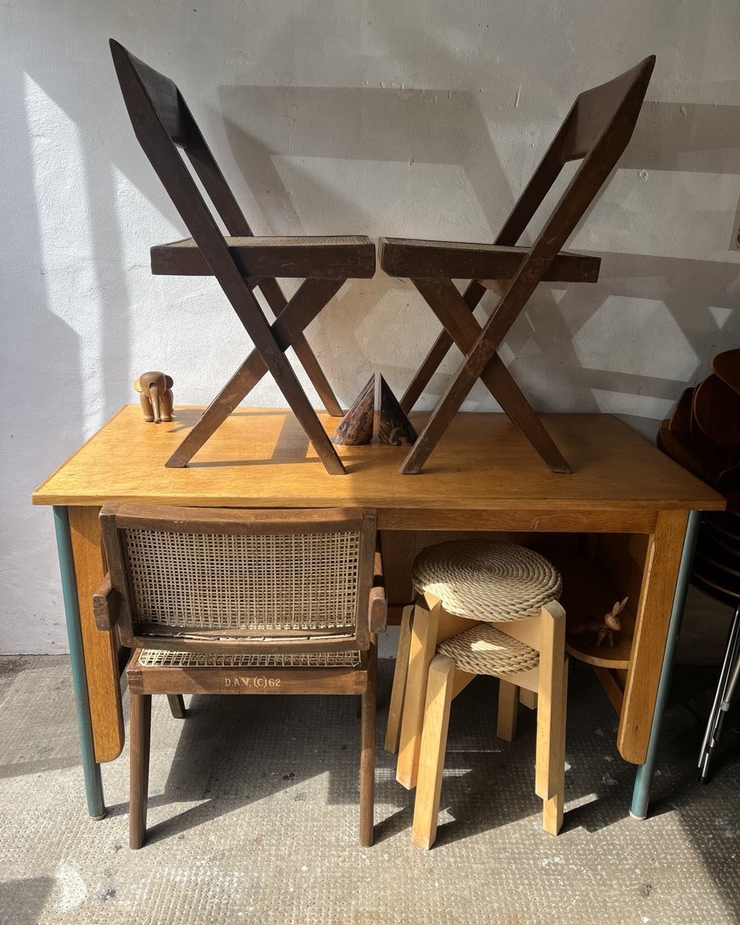 Objects.Dm for info#jeanneret#lecorbusier#perriand#prouve#stools#stacking#desk#midcenturymodern#mcm#interiorstyle#artisan#original#architect#sculpture #woodentoy#marble#bookends#modernist#interiors#decor#decorativeart#scottcampbellmodern#forsale