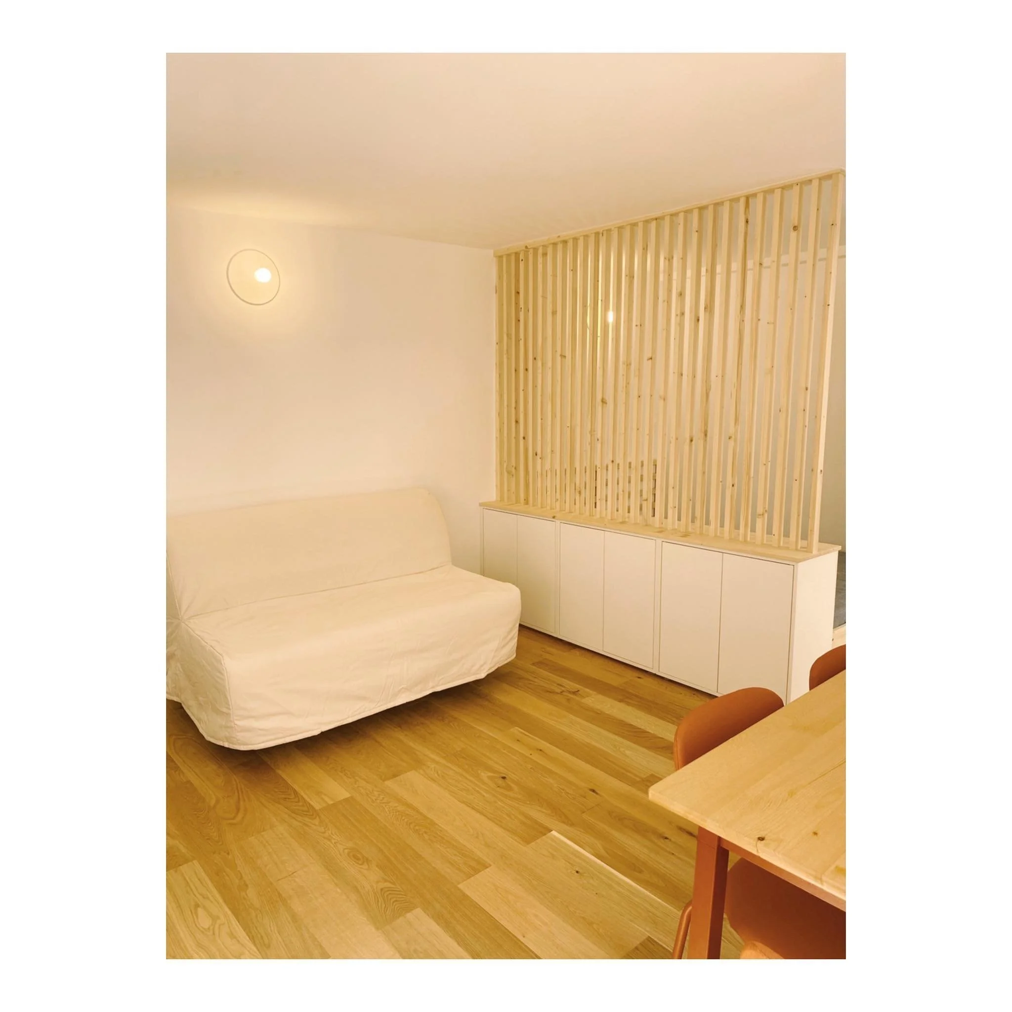 MENIL

R&eacute;novation compl&egrave;te d&rsquo;un appartement situ&eacute; dans le 20eme arrondissement de Paris, sur les hauteurs de Menilmontant.
Int&eacute;gration d&rsquo;un claustra bois sur meuble bas, faisant office de s&eacute;paration perm