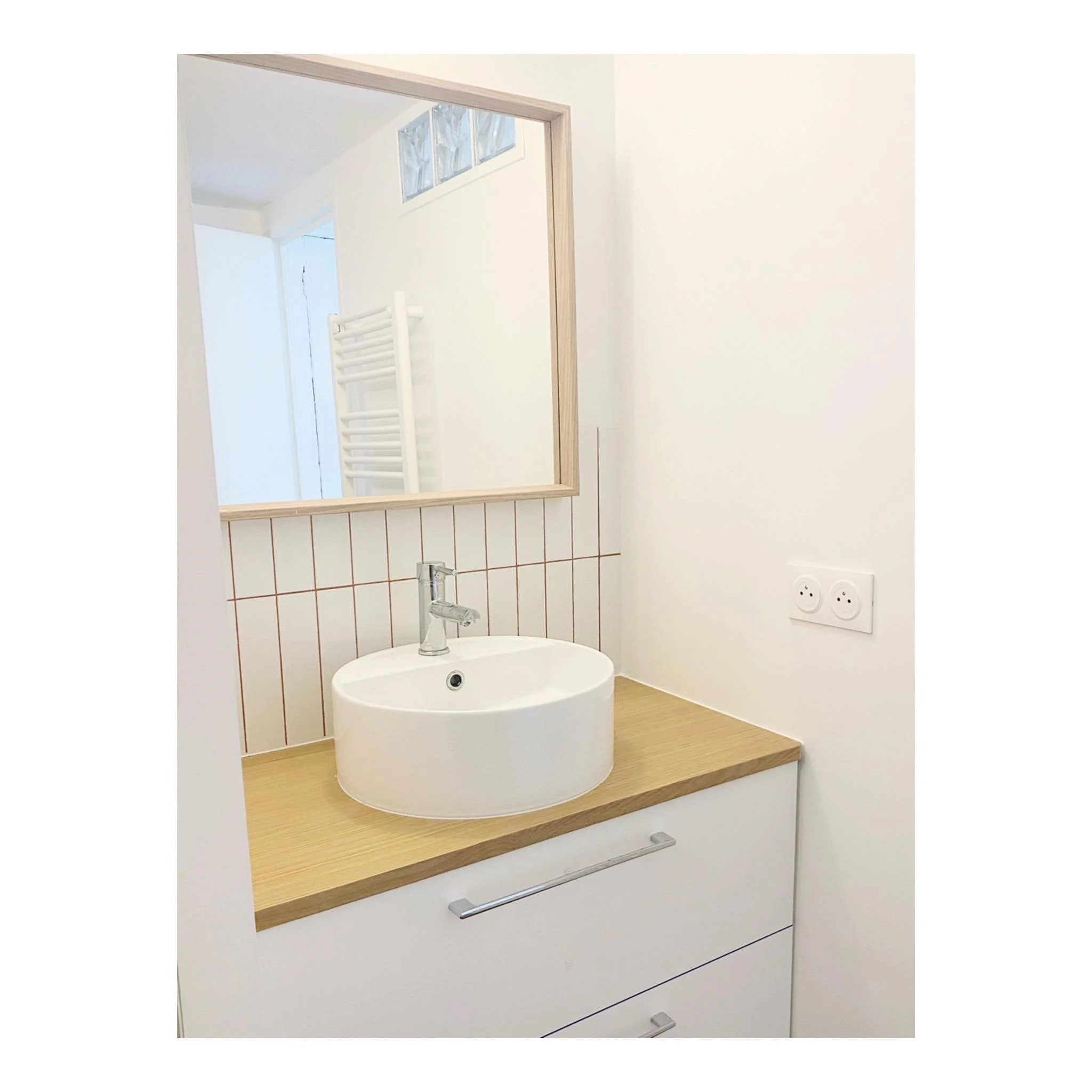 MENIL

R&eacute;novation compl&egrave;te d&rsquo;un appartement situ&eacute; dans le 20eme arrondissement de Paris, sur les hauteurs de Menilmontant.
R&eacute;fection int&eacute;grale de la salle de bain. 

date: 2023
lieu: Paris 20
MOA: particulier
