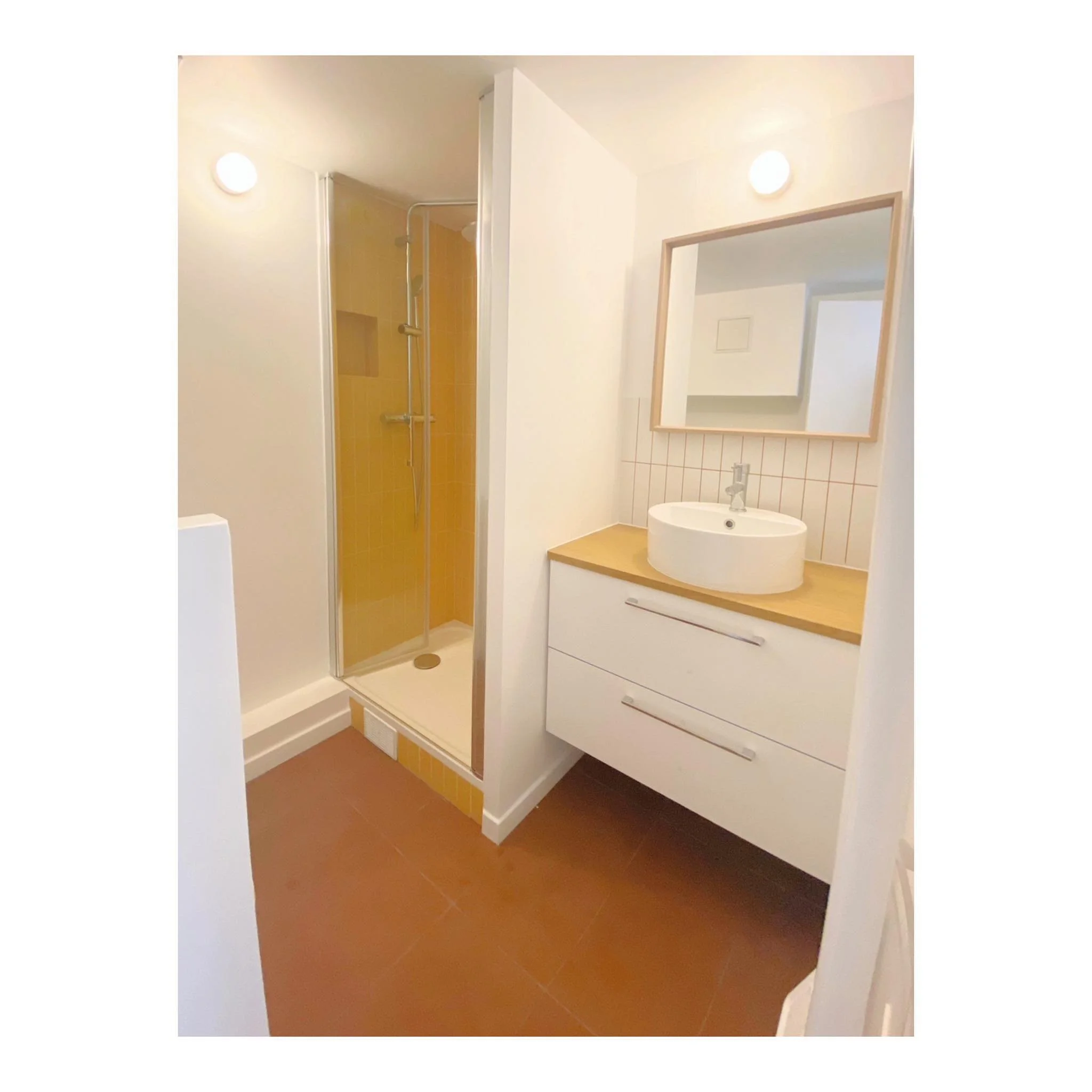 MENIL

R&eacute;novation compl&egrave;te d&rsquo;un appartement situ&eacute; dans le 20eme arrondissement de Paris, sur les hauteurs de Menilmontant.
R&eacute;fection int&eacute;grale de la salle de bain. 

date: 2023
lieu: Paris 20
MOA: particulier

