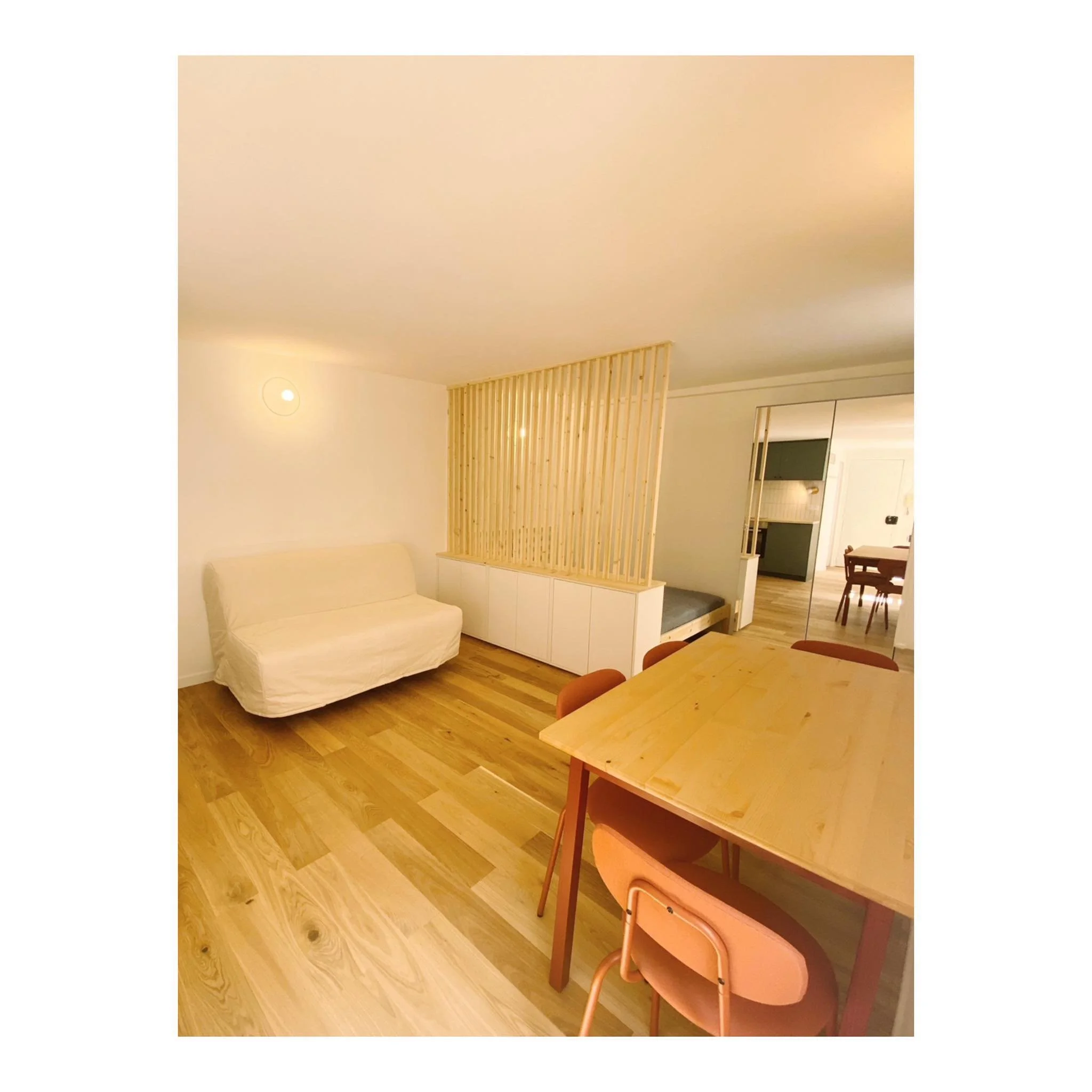 MENIL

R&eacute;novation compl&egrave;te d&rsquo;un appartement situ&eacute; dans le 20eme arrondissement de Paris, sur les hauteurs de Menilmontant.
Int&eacute;gration d&rsquo;un claustra bois sur meuble bas, faisant office de s&eacute;paration perm