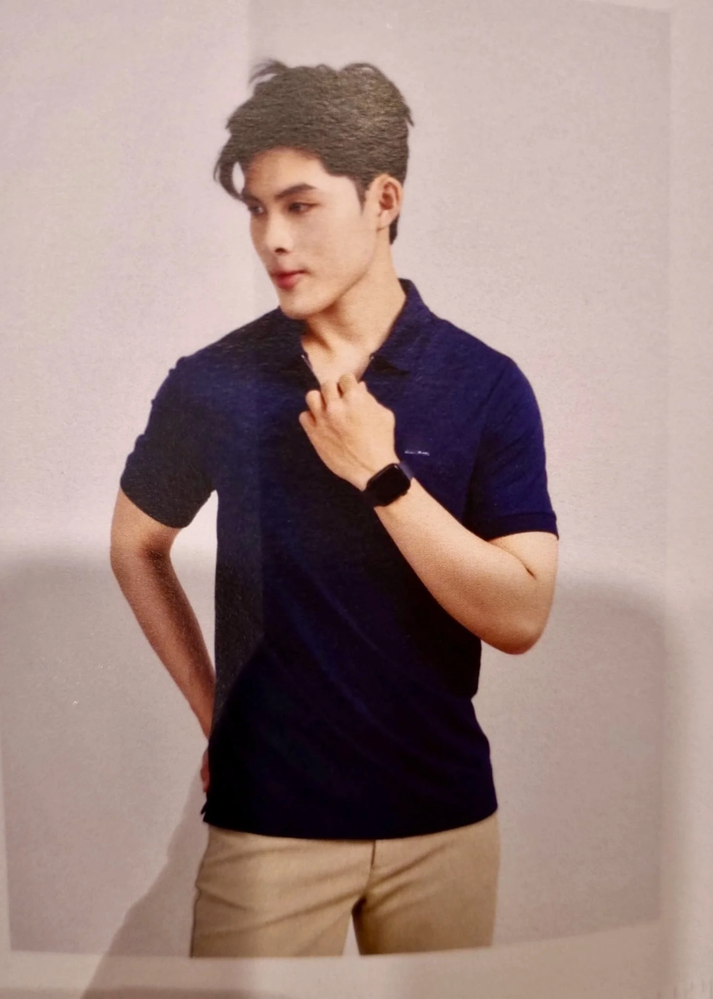 a model with casual wear outfit