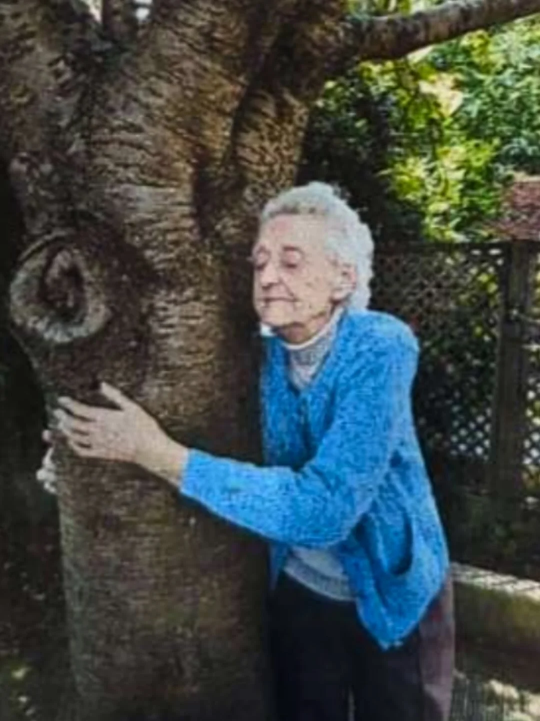 You&rsquo;d be forgiven for thinking tree hugging was a &lsquo;New Age&rsquo; thing&hellip;.
Meet Joyce: 98 and a Crafting Connections icon. She got creative as part of 30 Days Wild with edible harvests, nature colouring and getting outdoors. Her new