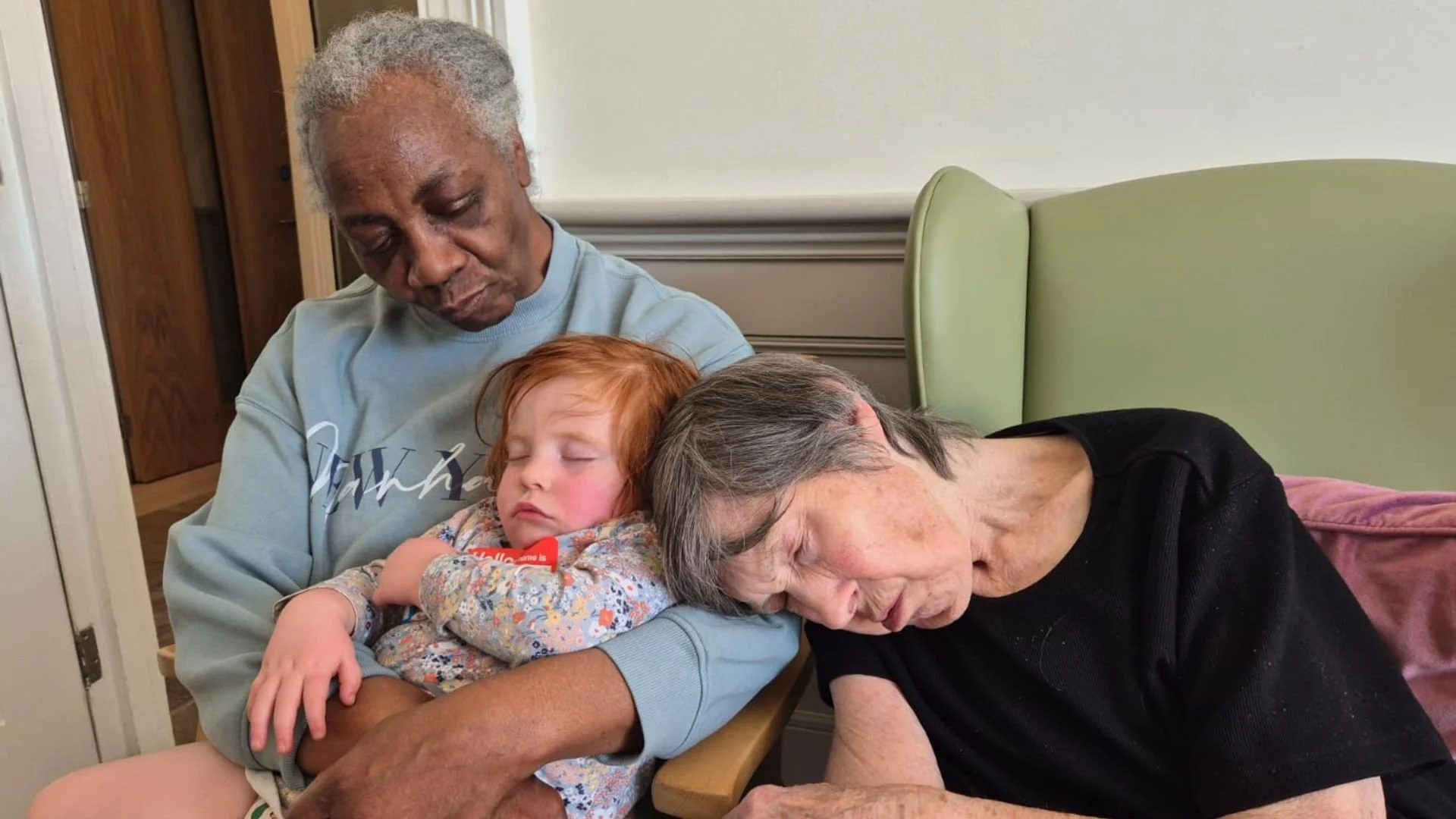 A quiet and comforting Songs & Smiles moment