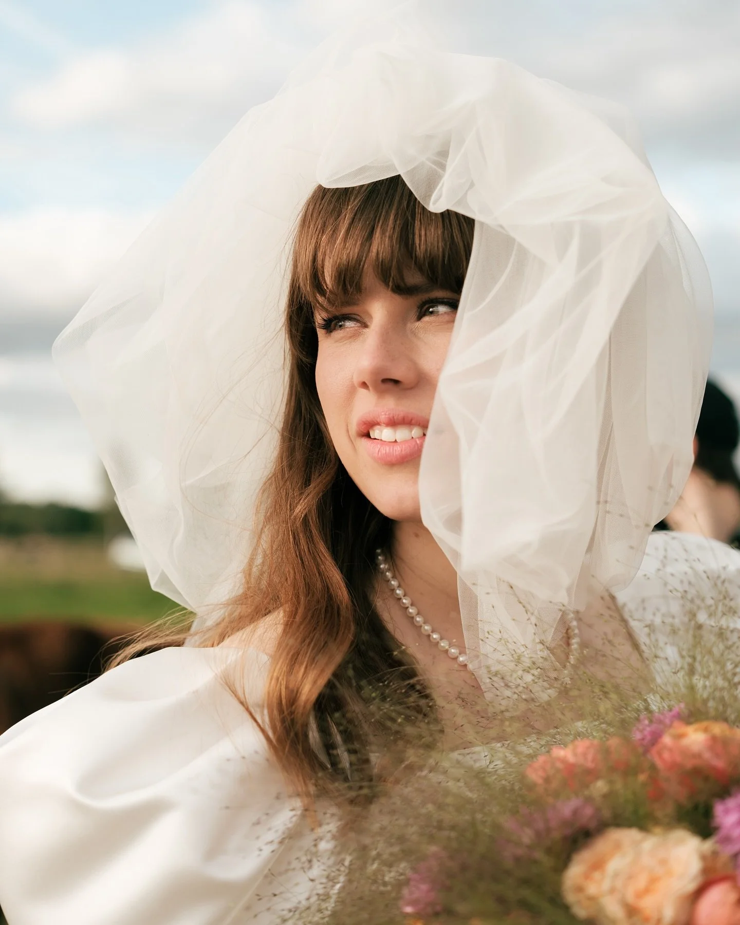 Līgava Alise 🤍

Foto @liva.ejuba.photo 
Muah @evitanagle_skaistums 

#līgava #kāzas #mati #makeup