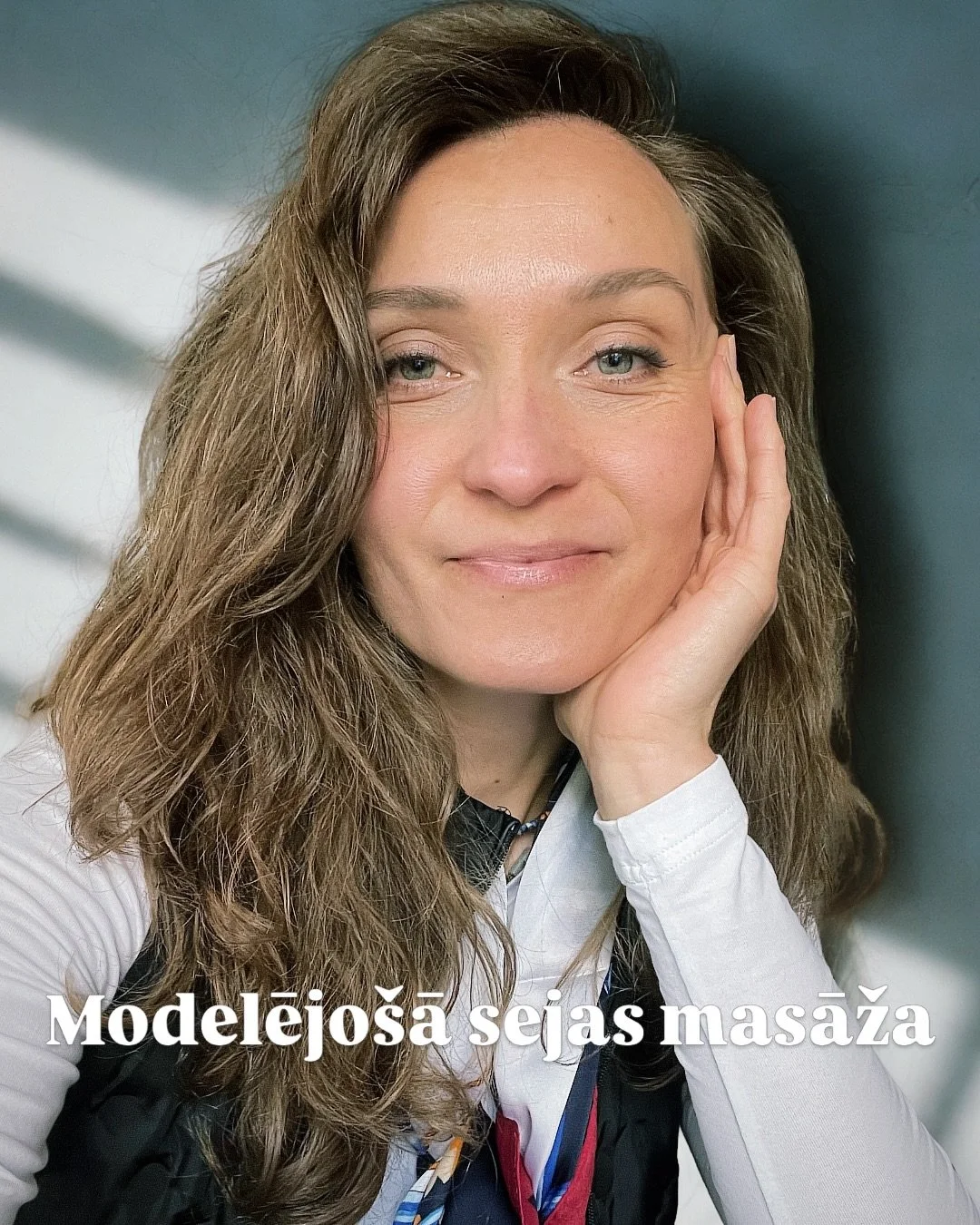 Aicinu pieredzēt Tev sevi caur manu telpu un pieskārienu ✨ Modelēsim ne tikai Tavu fizisko ķermeni :) bet arī mentālo un garīgo plānu. 
Caur modelējo&scaron;o sejas masāžu var skaisti atgriezties pie sevis un bonusā saņemt atmodu&scaron;os skatienu ?