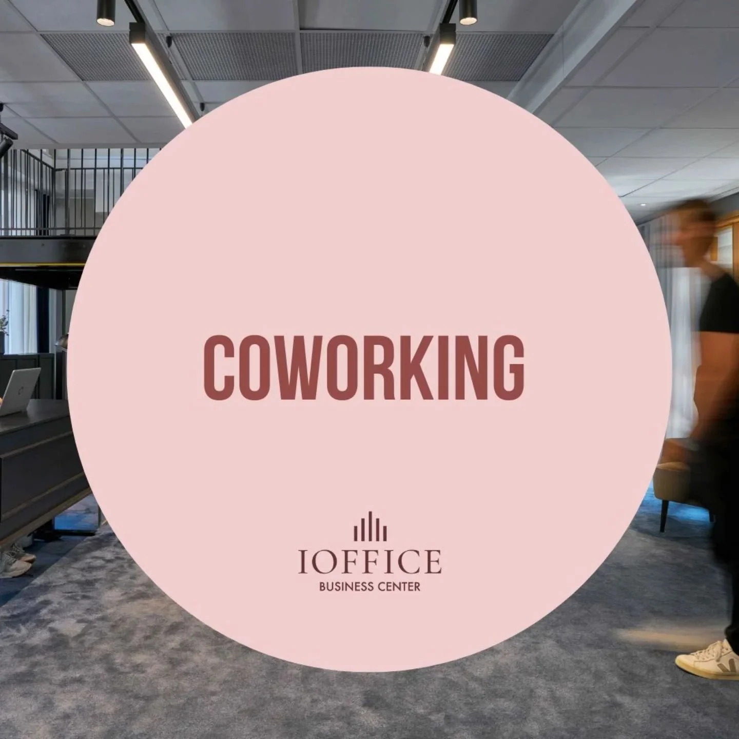 Om du v&auml;ljer coworking eller kontorshotell, v&auml;ljer du en flexibel kontorsl&ouml;sning med korta hyresavtal. 

Du och dina medarbetare f&aring;r dessutom m&ouml;jlighet till n&auml;tverkande bland nya f&ouml;retagskontakter, en smart ekonomi