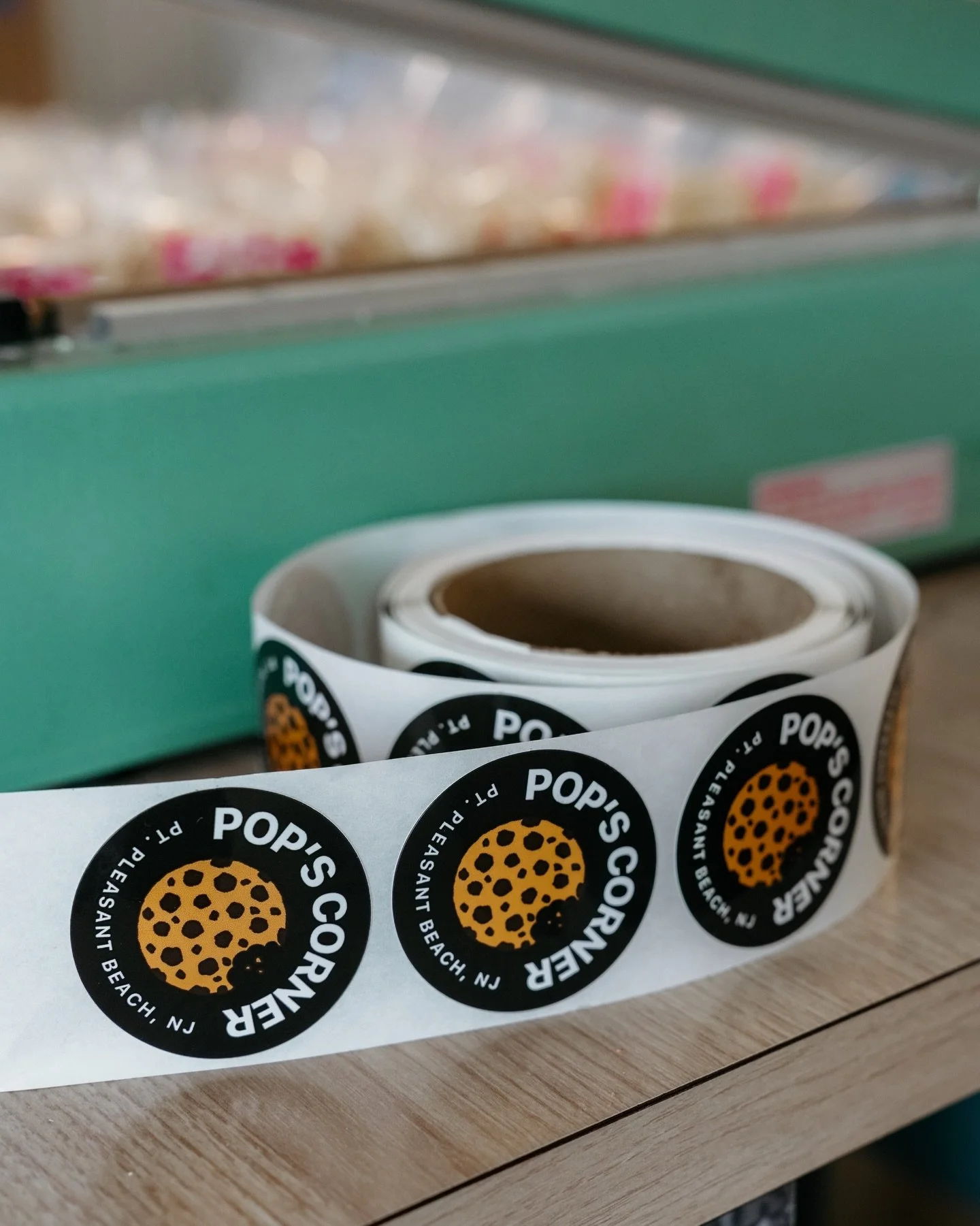 Love is still in the friggen&rsquo; air 💘

We&rsquo;ve been booked and busy packing wholesale orders ✨

&bull;
&bull;
&bull;

#nibakery #jerseyshoreeats #homemadericekrispies #jerseyshorebakery #bakerywholesale