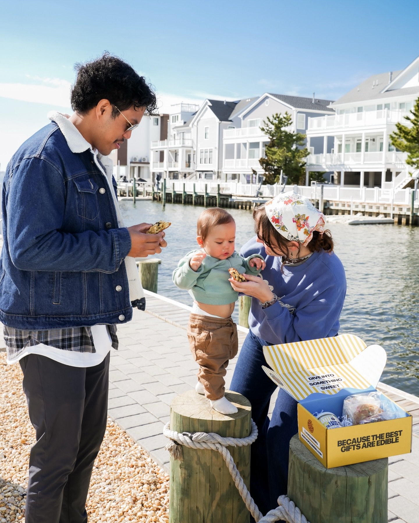 The best Mother&rsquo;s Day gifts show up where life actually happens 💛

This boxed is STUUUUUFFED!

🍪 1 chocolate chip cookie
🎉 1 confetti cookie
🍋 1 lemon blueberry cookie
🥭 1 mango sticky rice boardwalk square
🫐 1 lemon blueberry candle by @
