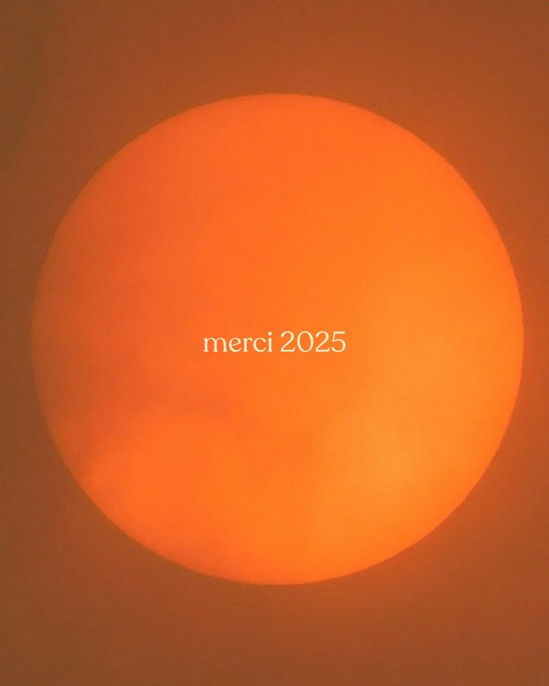 Dans l'intensit&eacute; de cette fin d'ann&eacute;e, prends le temps de faire une pause.
1h, une matin&eacute;e, une journ&eacute;e pour faire un arr&ecirc;t sur image et faire le point sur ton ann&eacute;e 2025. 

Comment t'es-tu senti.e?
Que retien