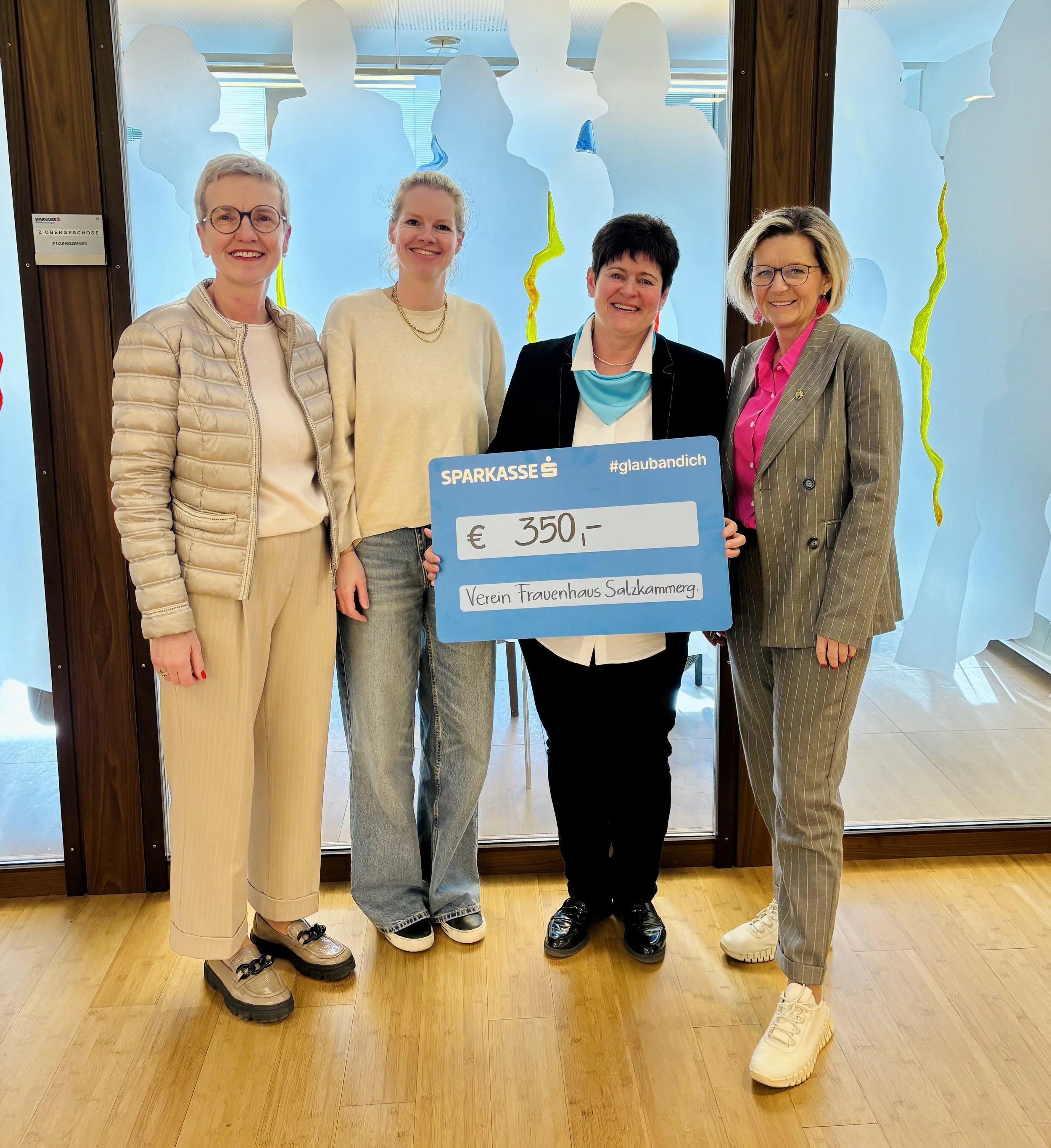Spende der Sparkasse Salzkammergut im Zuge des Internationalen Frauentages