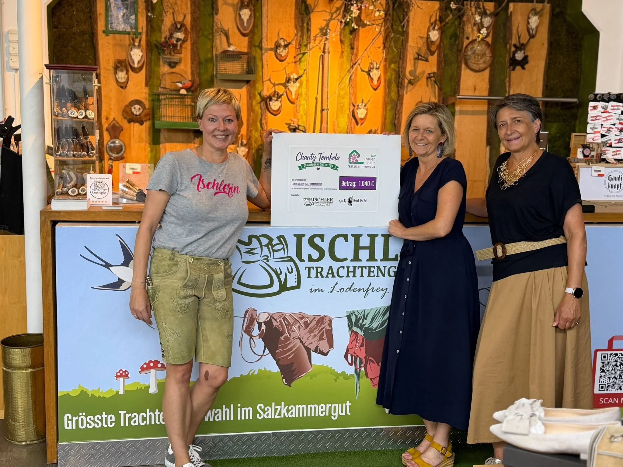 Spende Ischler Trachtengwand im Lodenfrey Park