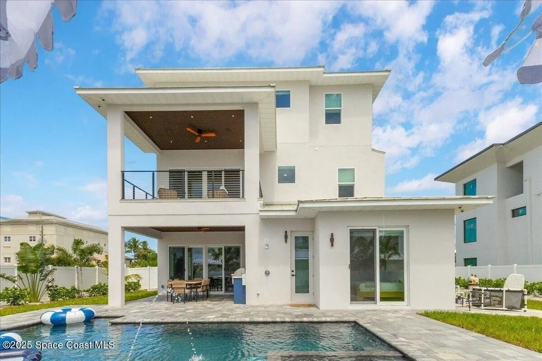 I’m so excited to open the doors to my newest ocean-view luxury listing and this time, we’re doing it with a delicious twist! 
Join me this Wednesday, Oct 22 from 11 AM – 2 PM for a one-of-a-kind Cocoa Beach Luxury Home & Culin