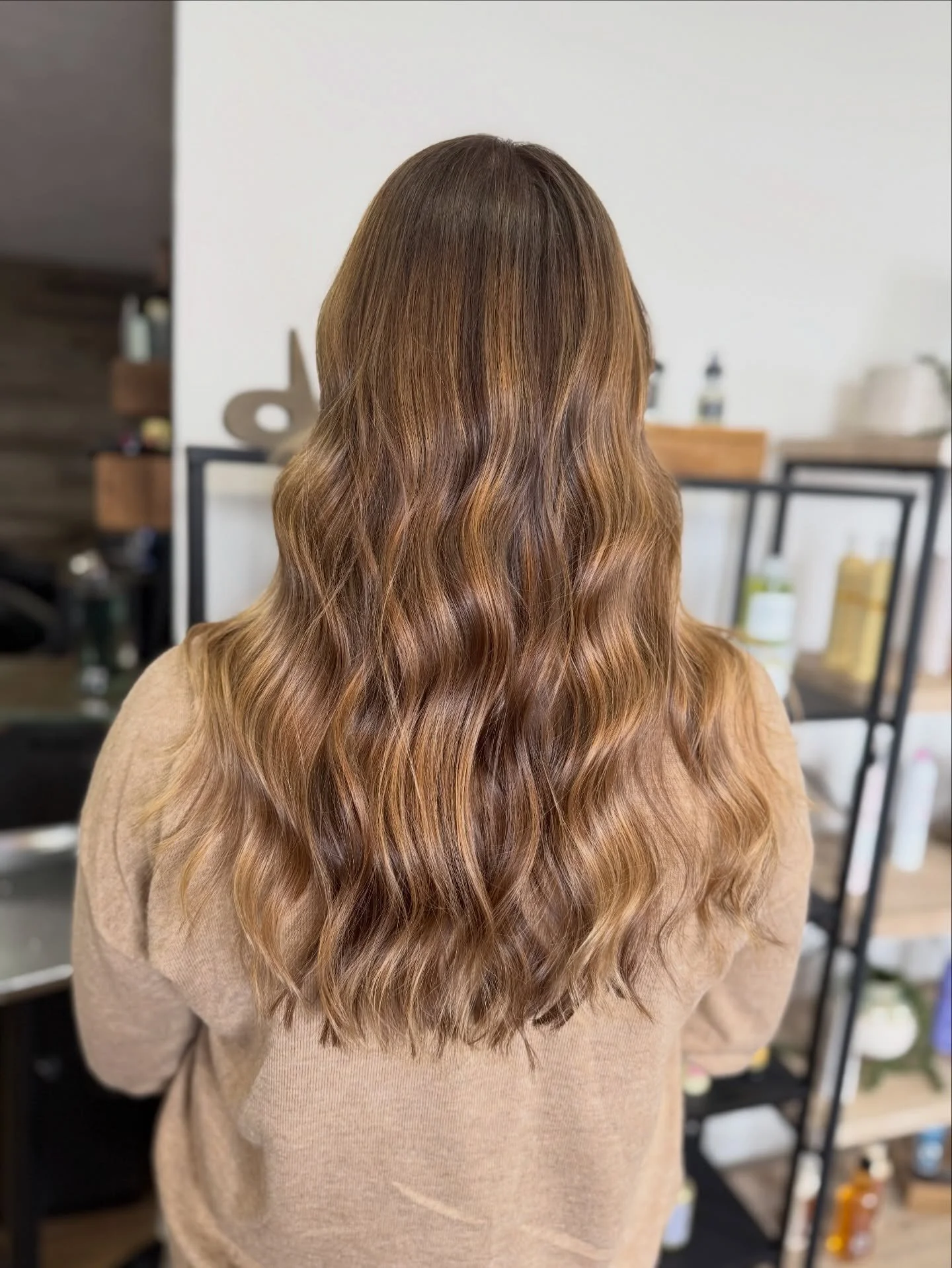 Bronde is the mood ✨

The perfect rich color melt by Devon 

https://www.vagaro.com/shsgkm