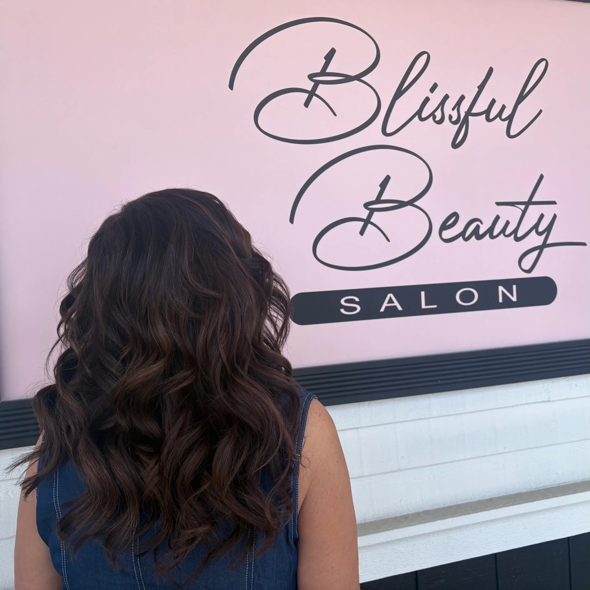 Beautiful color and hand tied extensions by stylist @taylorgellinger 😍

Booking link&bull;
https://www.vagaro.com/shsgkm