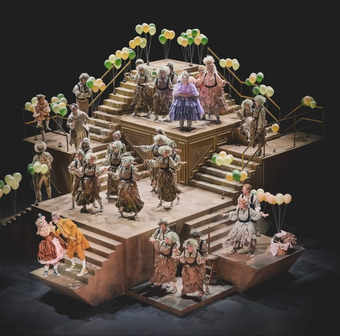 Wonderful Nozze di Figaro @kglteater. Full of charm, humor and lots of good singing and acting in @barslevanne s subtle and witty production. 
Thanks everyone on and off stage 🙏🎶🫶