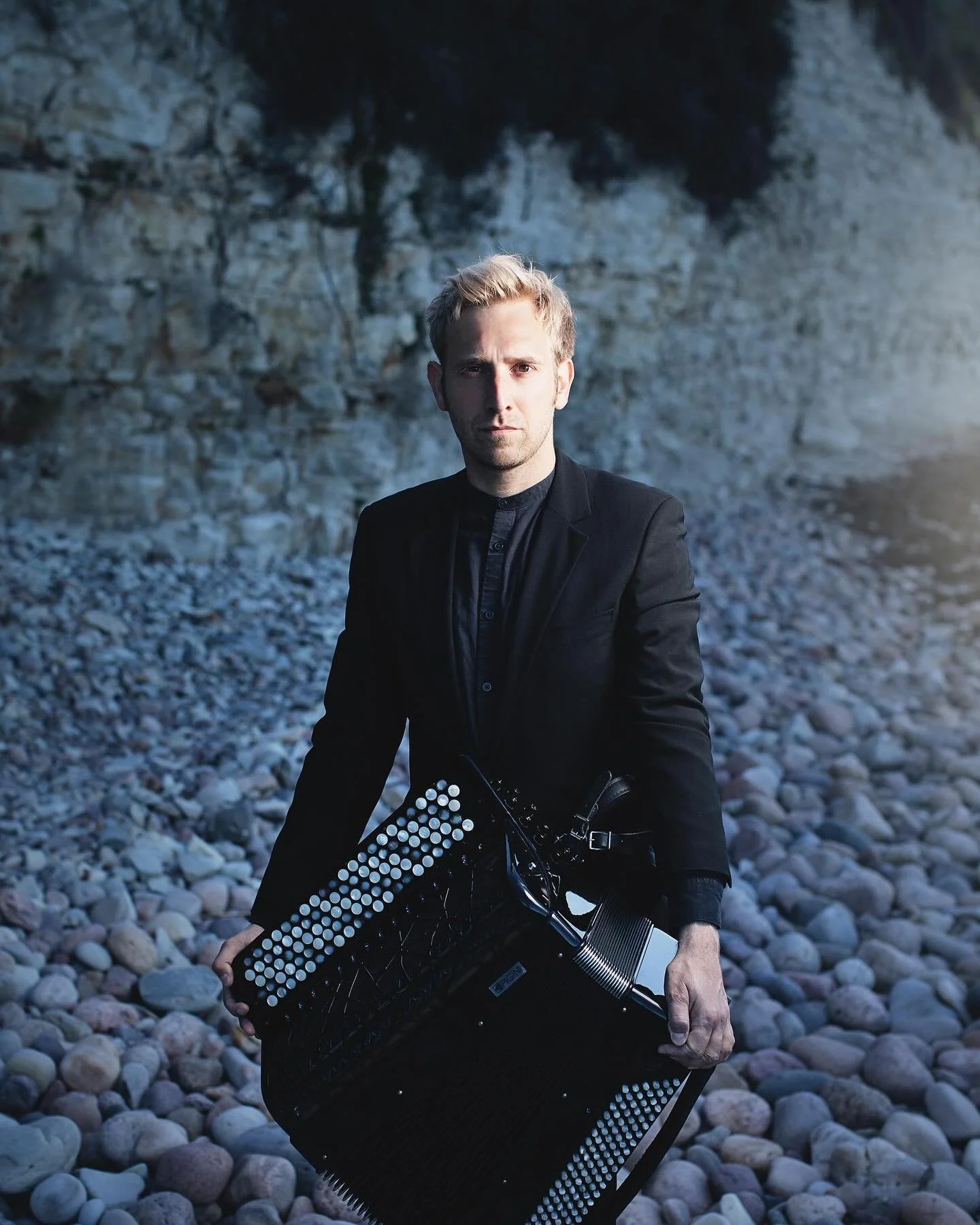 Bjarke Mogensen plays at Grand in Malm&oslash; on april 23rd. In Art Journals words: &ldquo;Once Heard. Never Forgotten&rdquo; 🎶