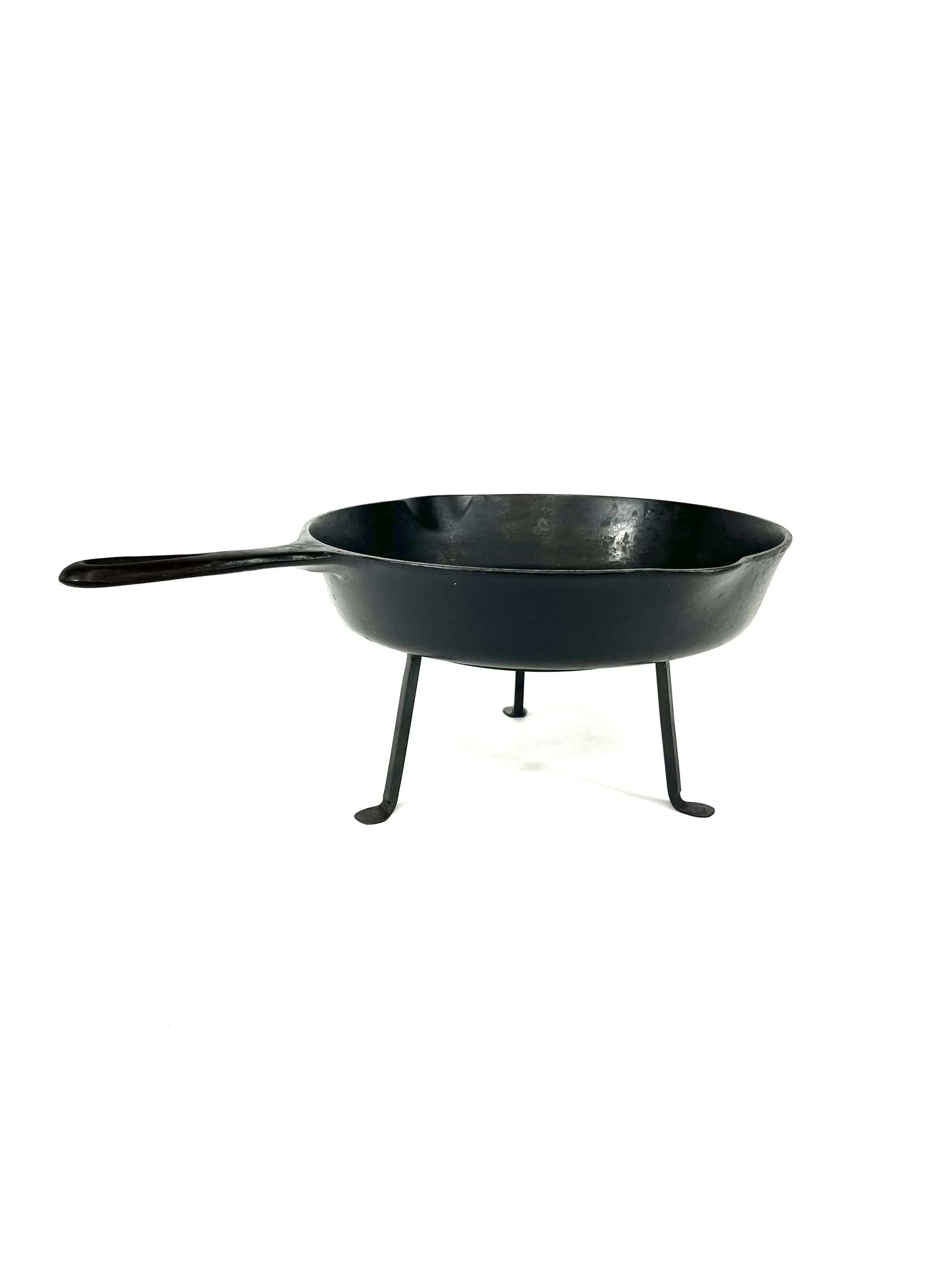 6 Inch Trivet with Pan.JPEG