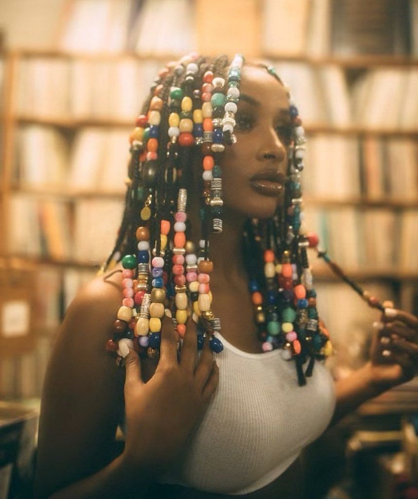 hourly black hottie on Twitter.png