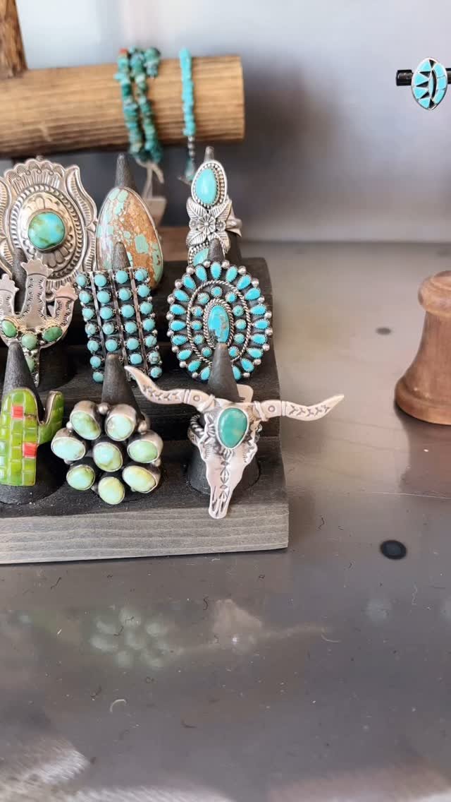 Turquoise Tuesday’s are our favorite day of the week! π©΅
Take 20% off all turquoise pieces! Come see us for some new pretties π«ΆπΌβ¨π
#westernfashion #westernstyle #westernboutique #cowgirlstyle #billingsmontana #boutiqueshopping #hatbar #mt