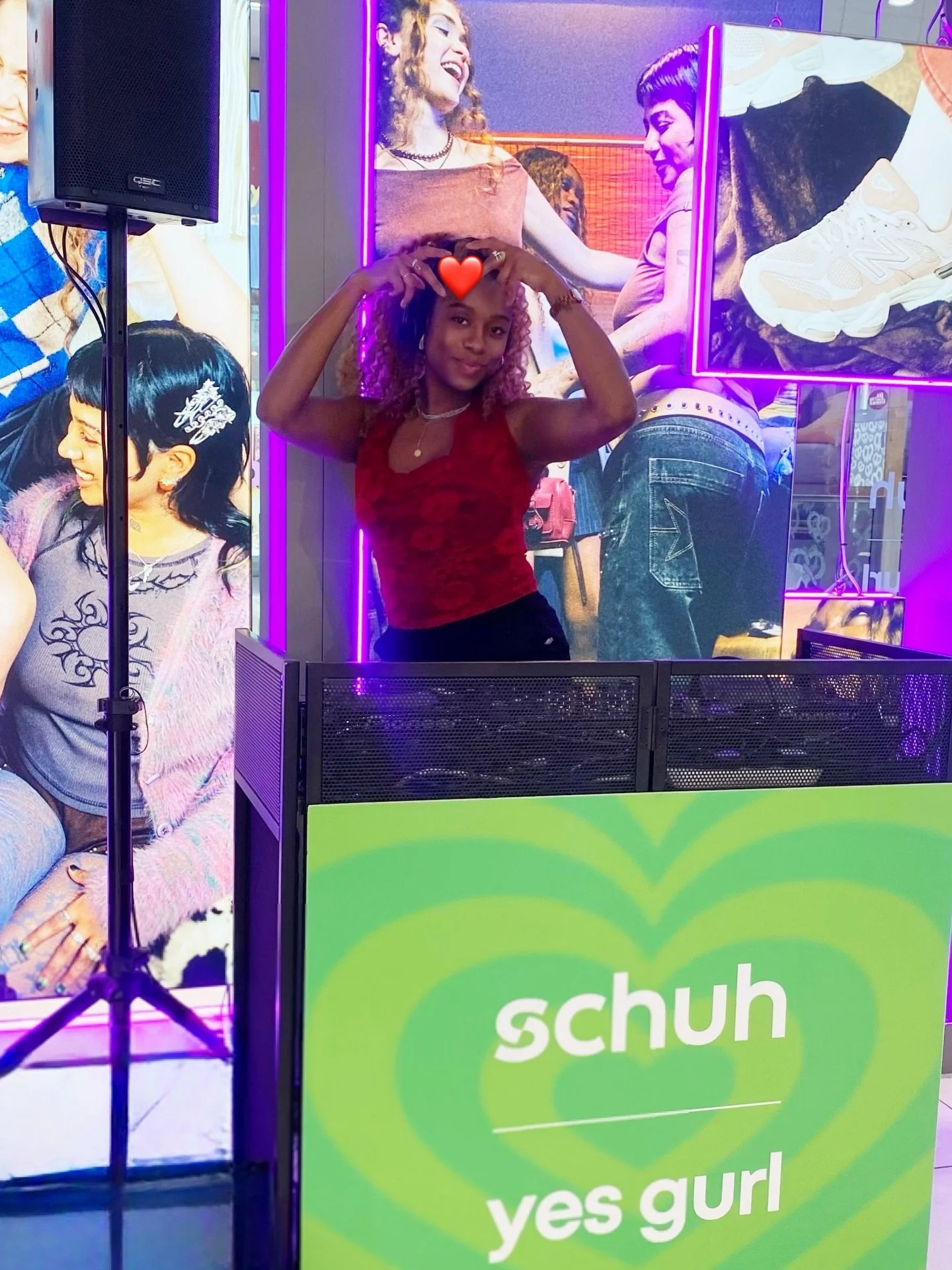Galentine&rsquo;s with @yesgurlapp x @schuh 🌹💋

I had the absolute pleasure of providing the vibes for @yesgurlapp at their cuteee get together for the gurls on Valentine&rsquo;s Day.

My DJ face is getting better! Less 😐 and more 🙂 now! Haha!