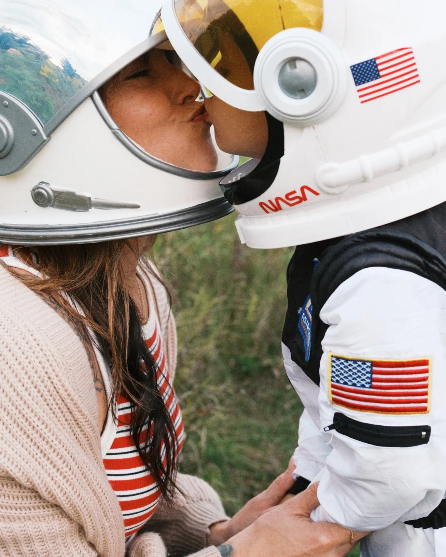 Sometimes ideas start with the tiniest spark.

This one? An astronaut helmet that Jess shared Levi wearing on her instagram stories a couple months ago. 

I had this vision for a session that was fun and playful in a huge open field. I had my shot li