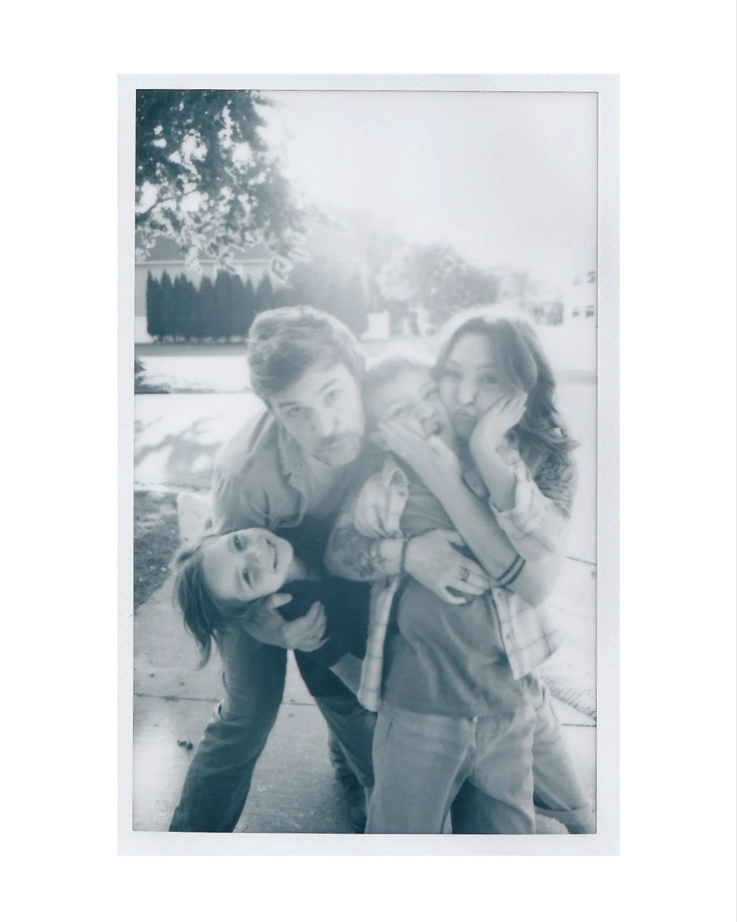 Another dear friend and her family I&rsquo;ve gotten the honor of documenting many many times over the years. ❤️

mix of digital + instant film 🎞️