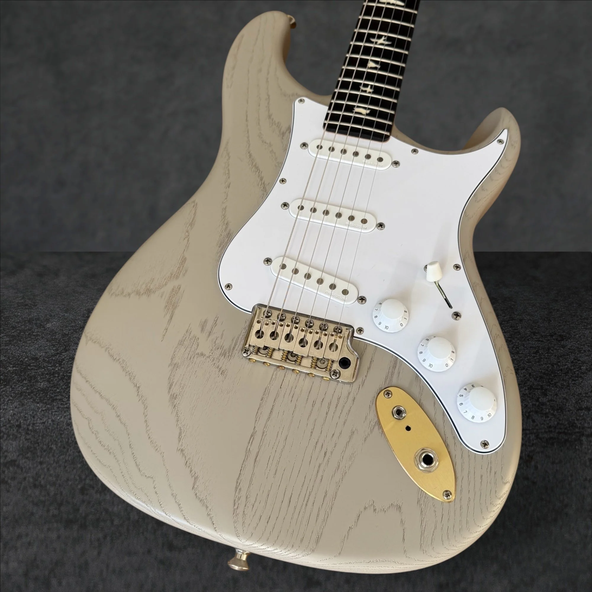 PRS “Dead Spec” Silver Sky Limited Edition - Moc Sand