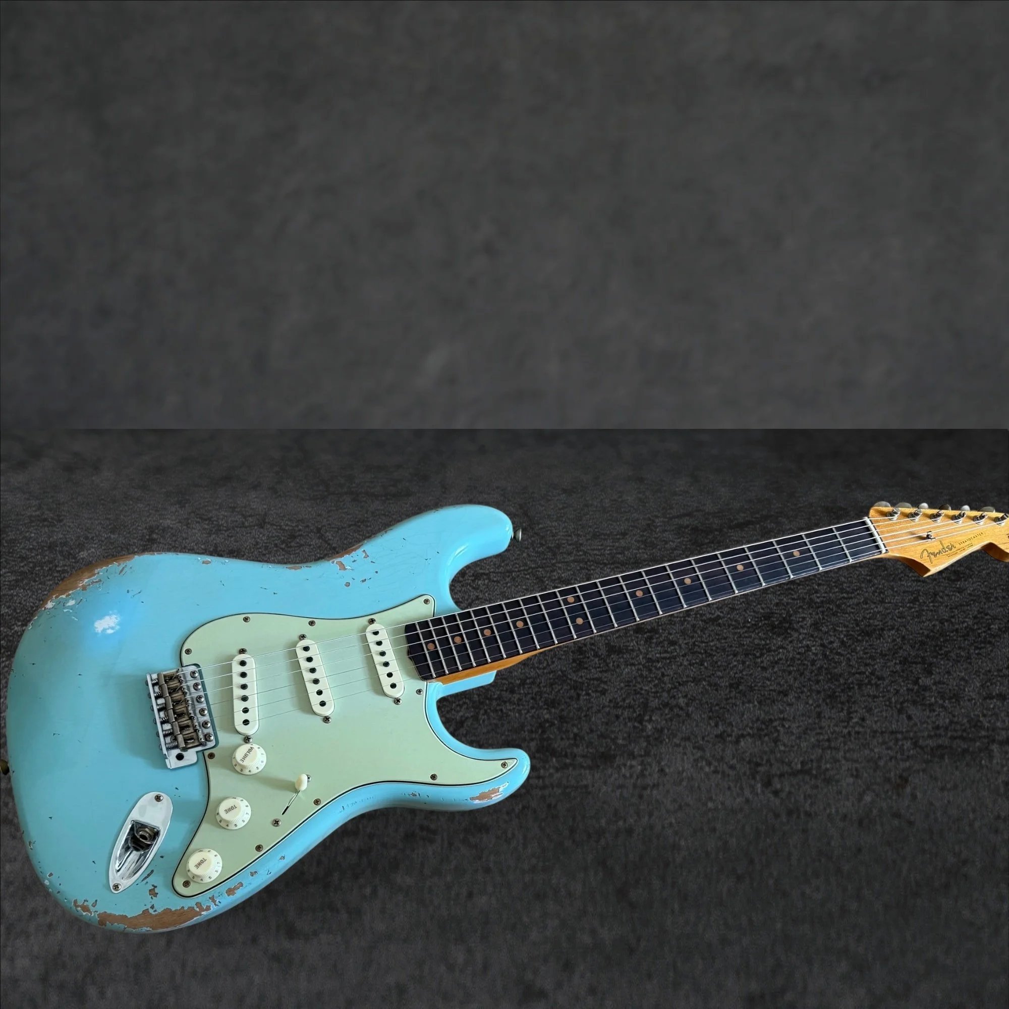 2025 Fender Custom Shop Limited Edition 1964 L-Series Stratocaster Heavy Relic Aged Daphne Blue