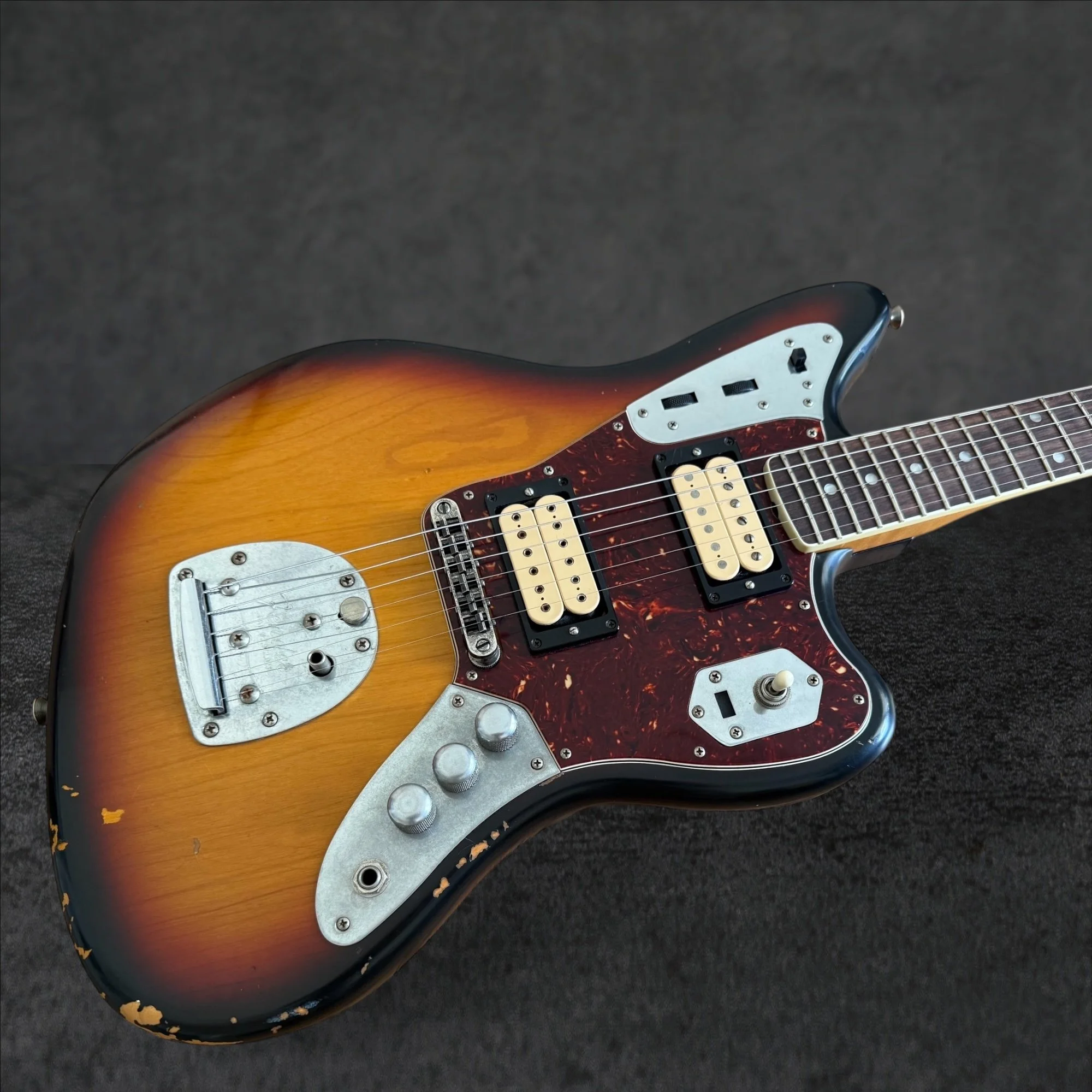 2011 Fender Kurt Cobain Road Worn Jaguar in 3-Color Sunburst Jam Session Guitars