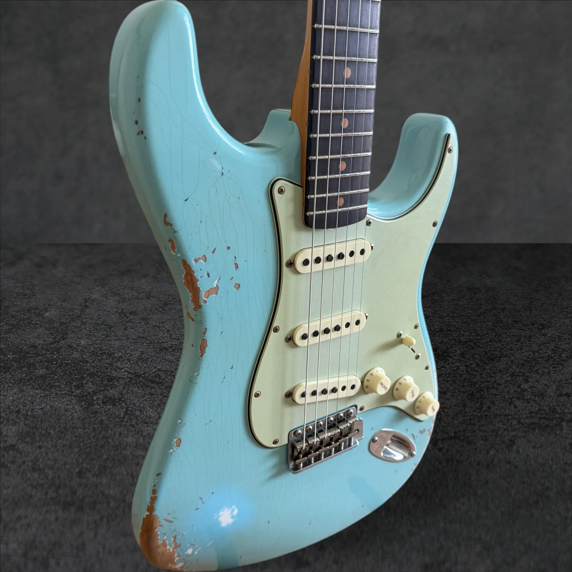 2025 Fender Custom Shop Limited Edition 1964 L-Series Stratocaster Heavy Relic Aged Daphne Blue