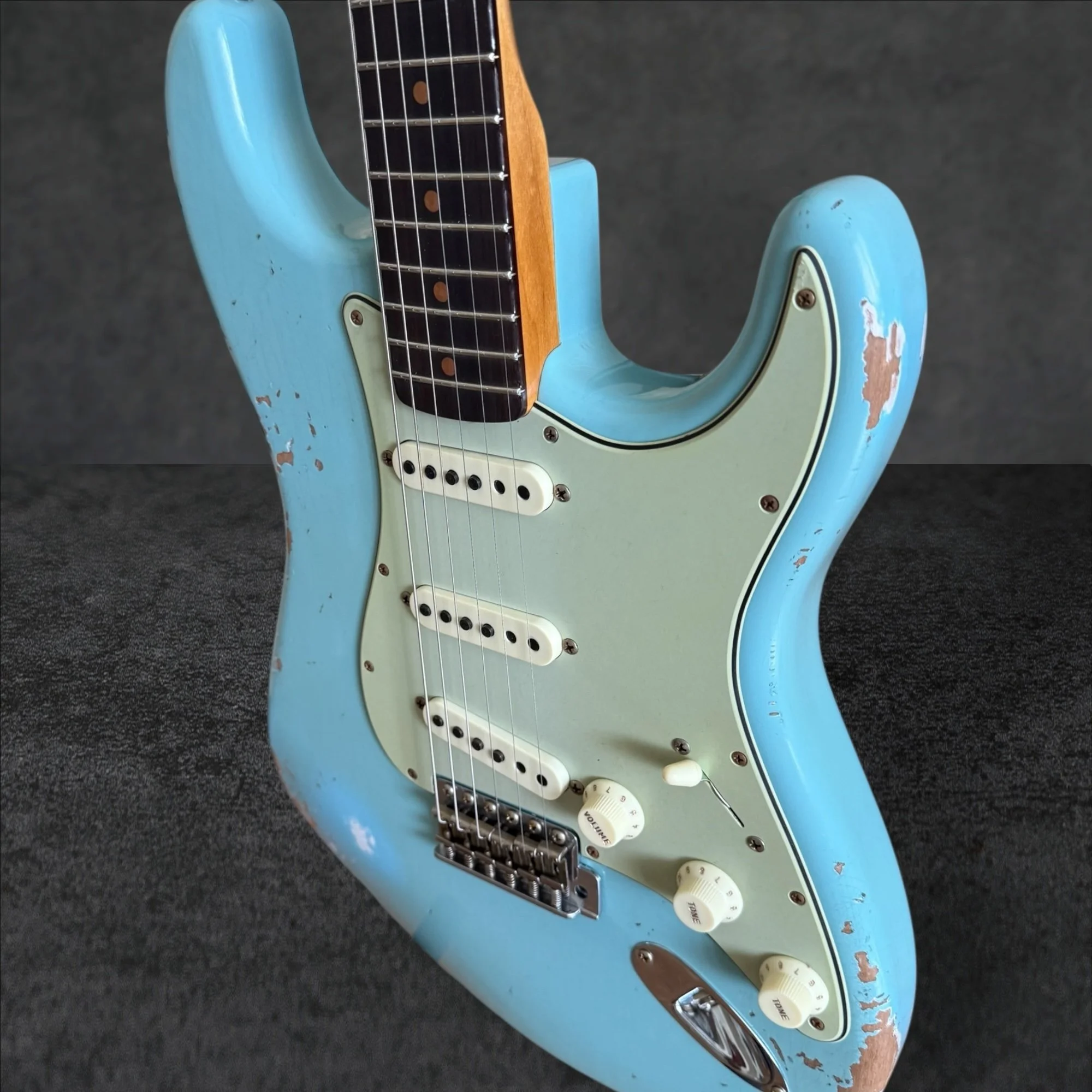 2025 Fender Custom Shop Limited Edition 1964 L-Series Stratocaster Heavy Relic Aged Daphne Blue