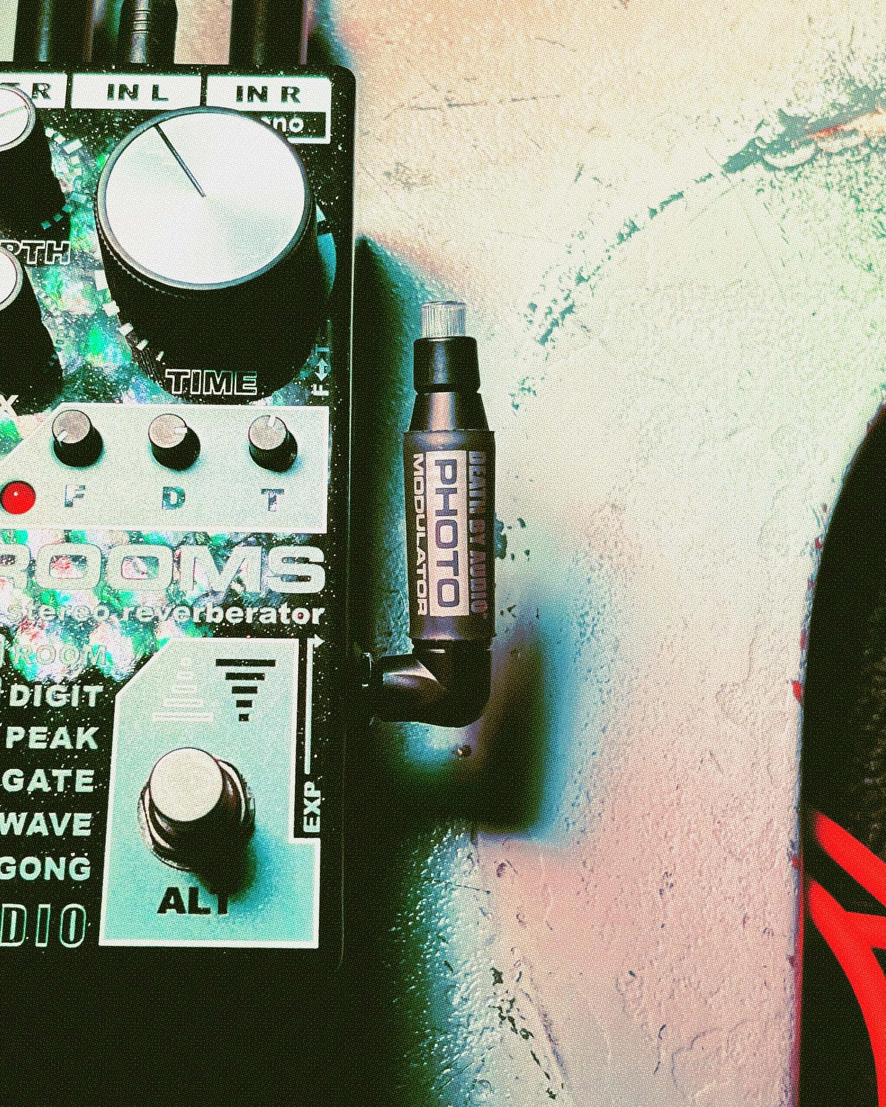 Death-By-Audio-Photo-Modulator-Editorial-07.jpg