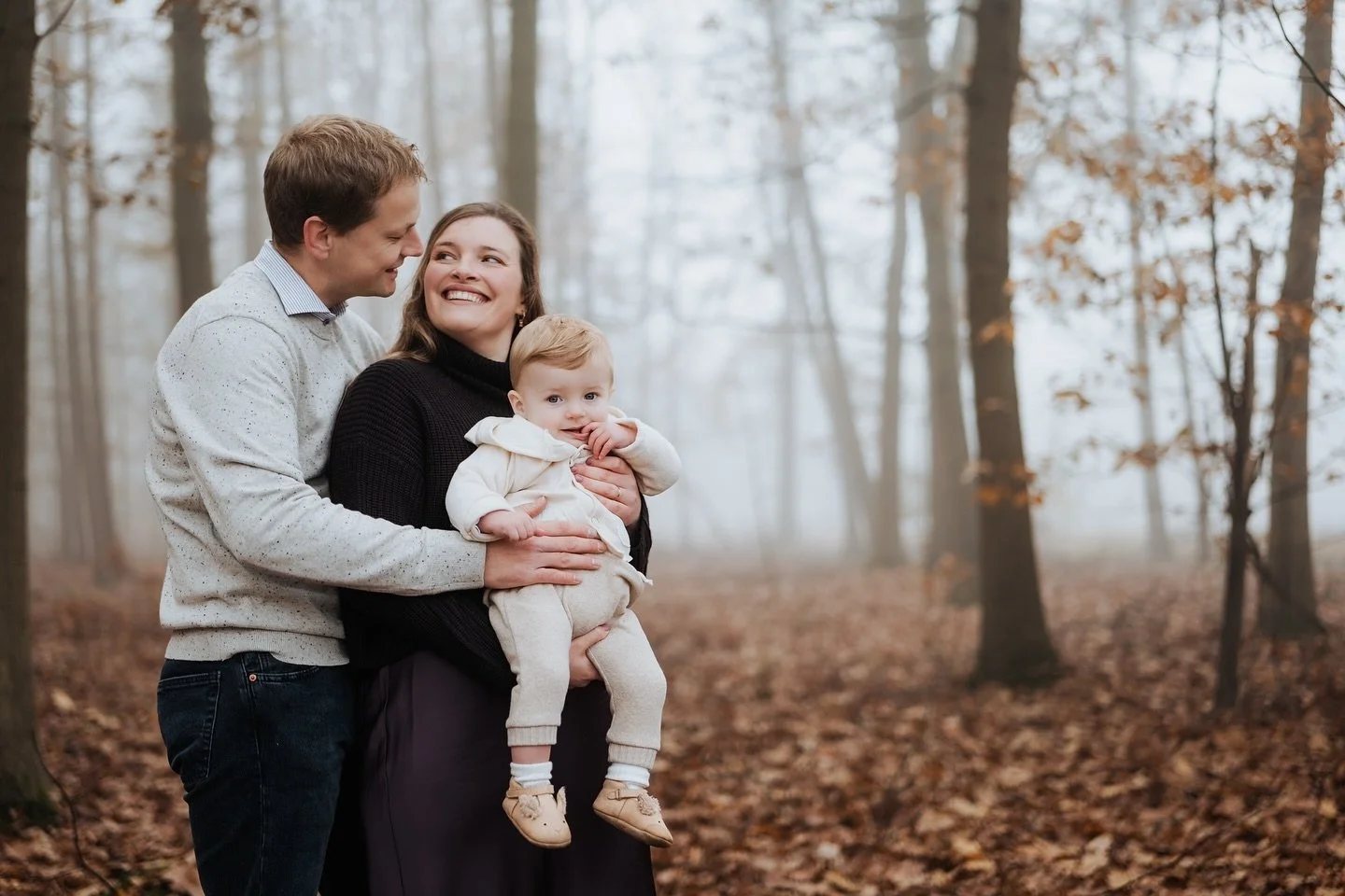 De kracht van een gezin zit in de liefde die ze samen delen
&bull;
&bull;
&bull;
#family #familie #gezin #familieshoot #happyfamily #together #shoot #littlekid #gezinsfotografie #fotografie #photography #fotoshoot #herfstshoot #herfst #enjoylittlemom