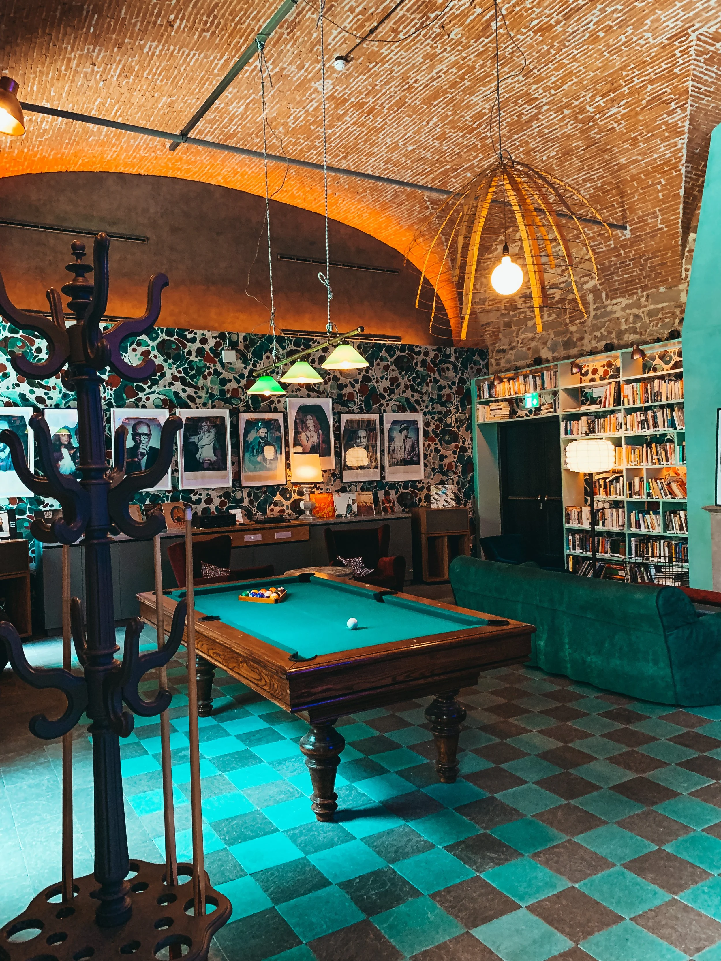 country club social media mangement