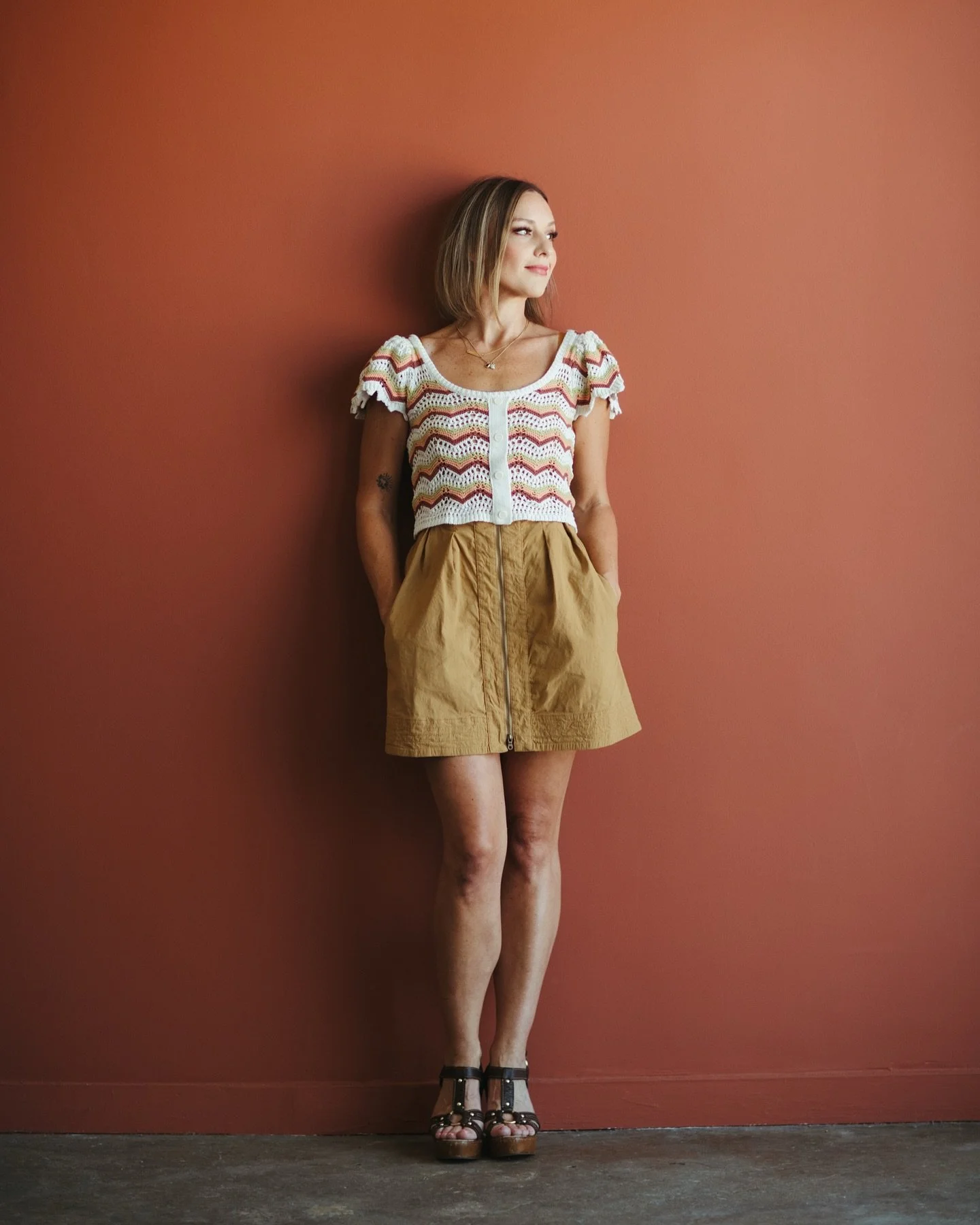 Collaborating with other creatives is one of my favorite parts of this work. When the new owner of Sol + Sage Studios reached out for fresh branding photos to launch her exciting new chapter, I couldn&rsquo;t wait to meet her and bring her vision to 