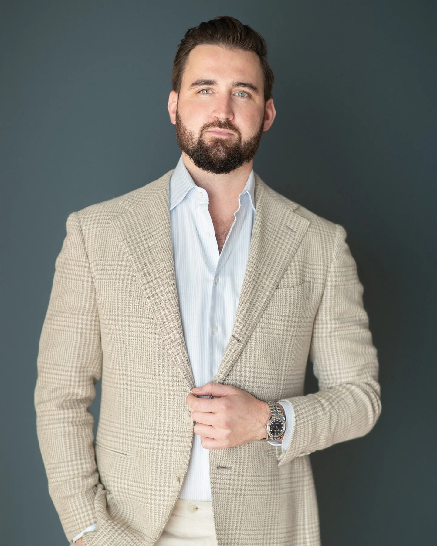 Before you even walk into a room, your image has already introduced you. That&rsquo;s the power of a professional headshot. Whether you&rsquo;re pursuing a new role, speaking on stage, or being featured in a publication, your photo should reflect the