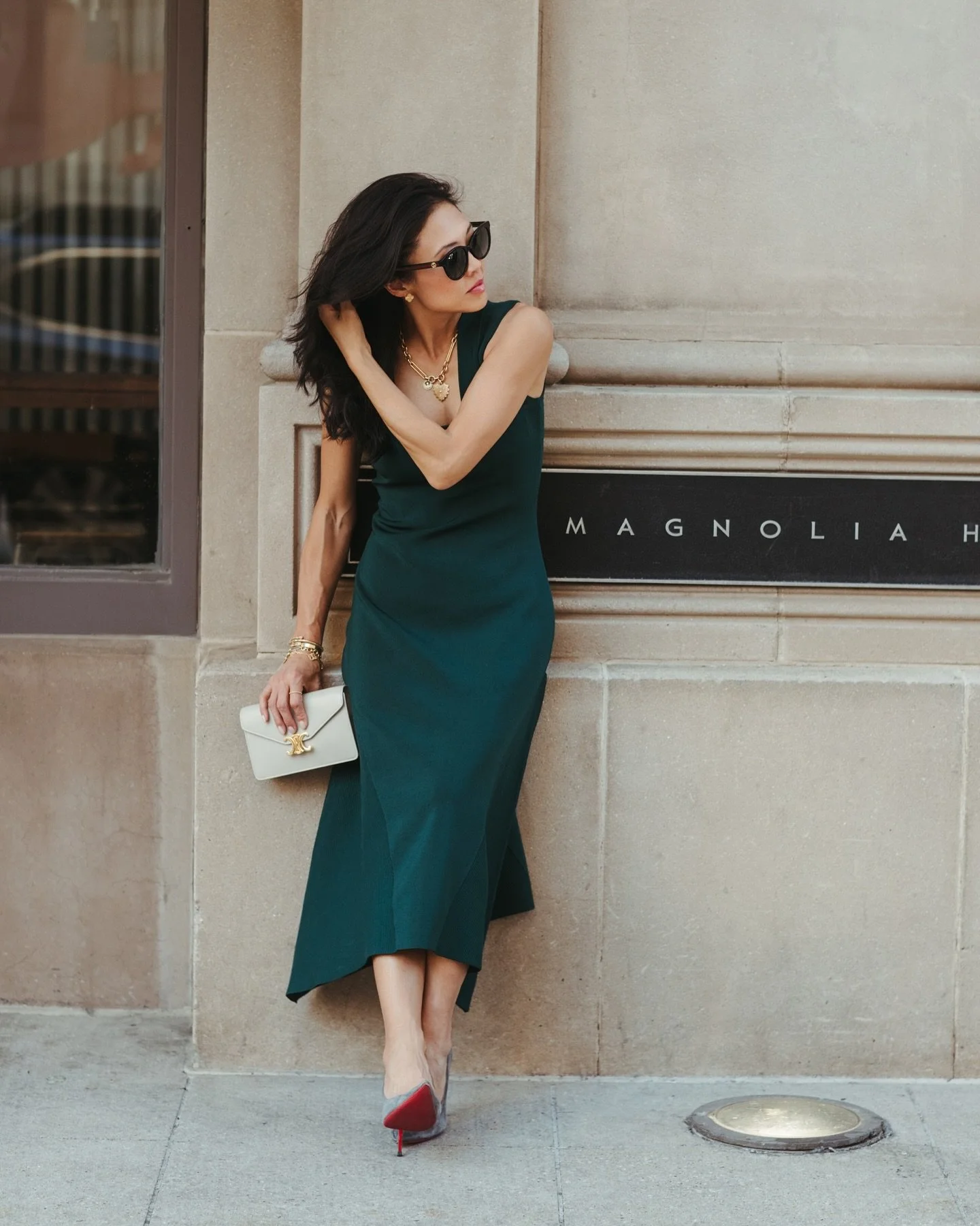 Bringing a touch of glam to downtown Dallas. One hour, three looks, and the city as the backdrop. The result&hellip;effortless confidence and timeless elegance. 

If your dating profile could use a refresher, book a shoot that captures your best ener