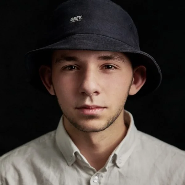 photographe-portrait-ado-Paris-moderne-9-600x600.jpg