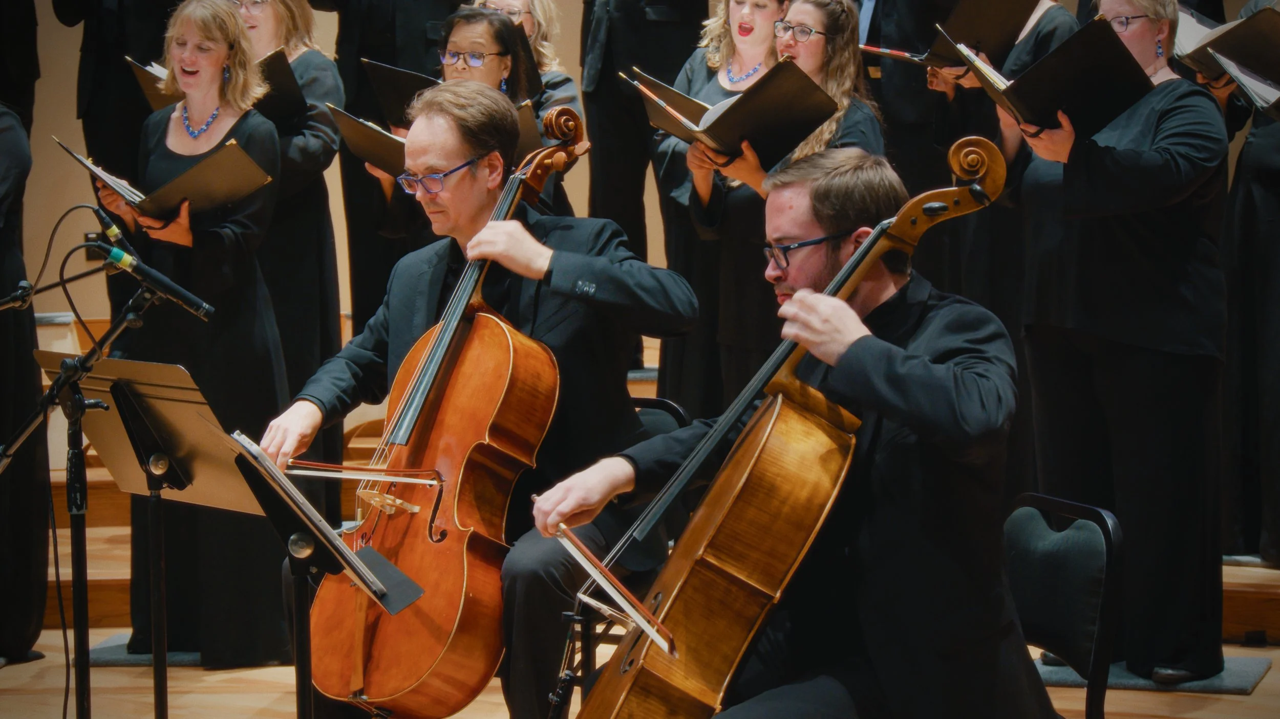 Cellist Dylan Tyree performing with Kantorei