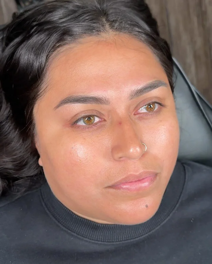 &mdash; Microblade Combo Brow &mdash;

Sometimes we just need a good shaping ✨ My client already had full brows but we needed to add some hairstrokes and shading to bring out that gorgeous shape 🪡 

 
#sdmicroblading #sandiegomicroblading #sdbrows #