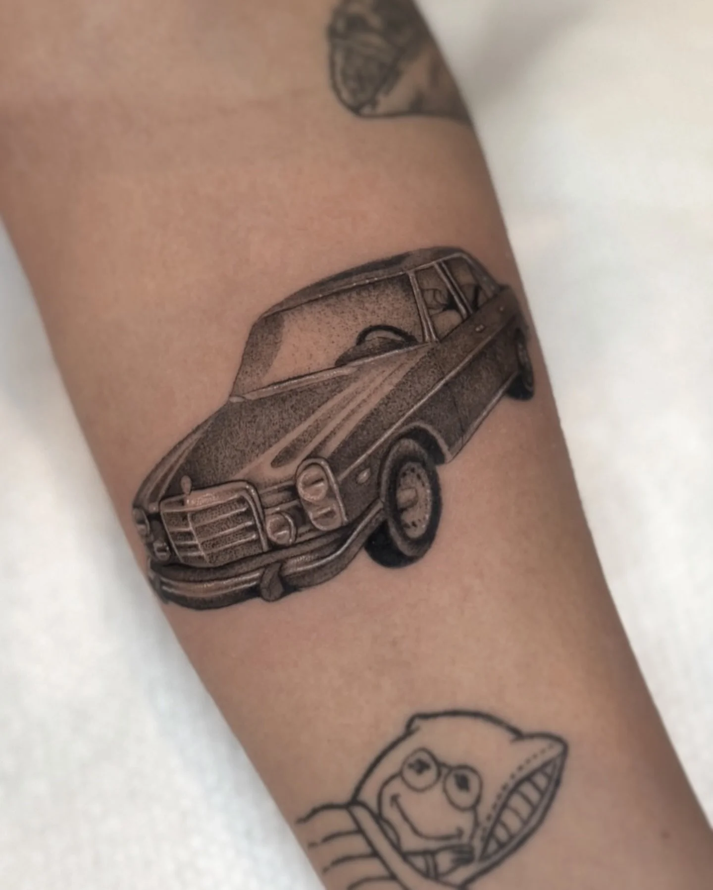 ✨Some fine line finesse from @worldsbesttattooer ✨
Gabriel is in the shop Monday - Friday. Go to the 🔗 in bio to book to book with him.🪩