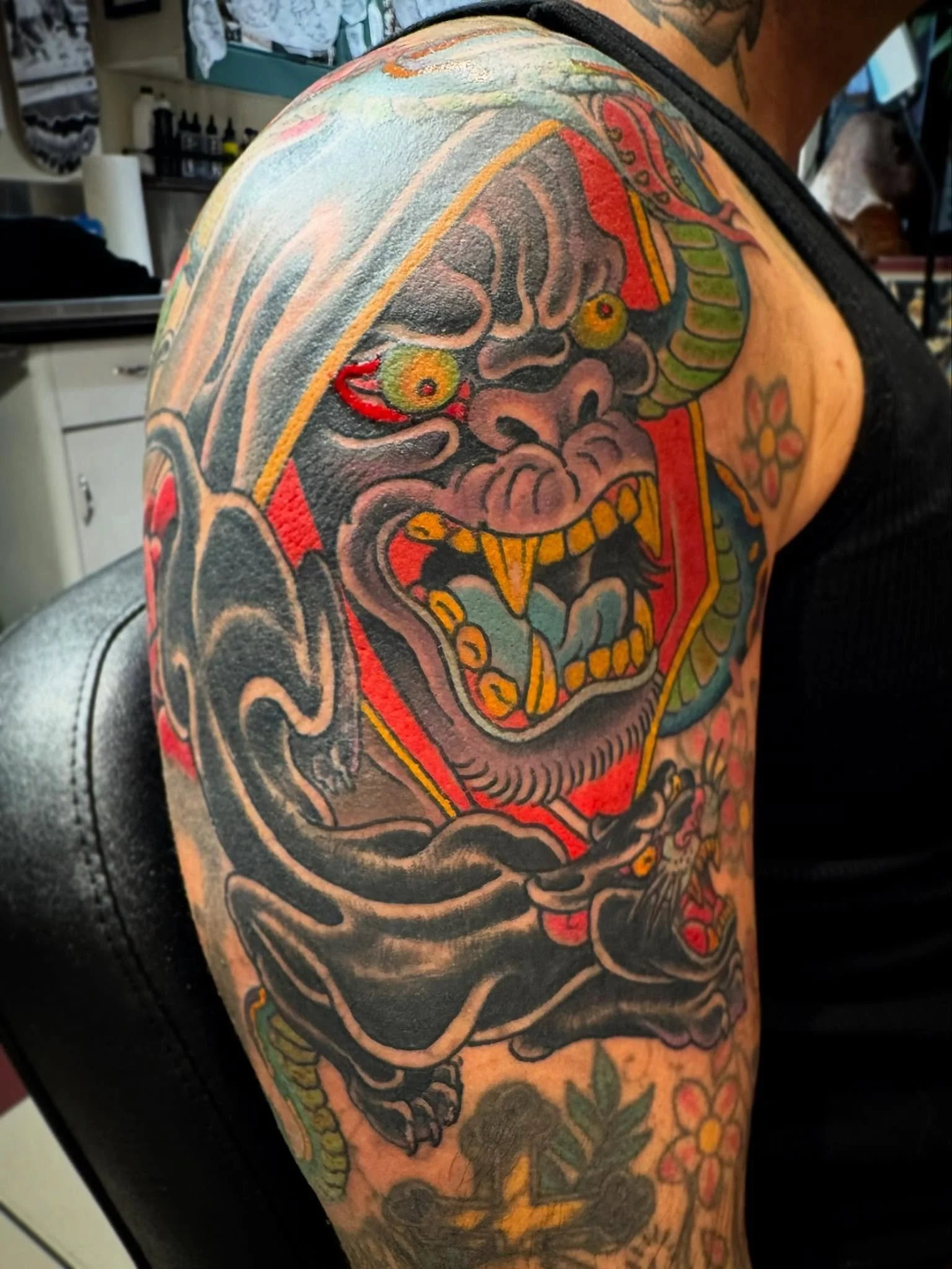 BIG Gorilla-snake-panther by @scsylvia 

📍Blackheart Tattoo, Mission District, San Francisco 

Scott is in the shop FRIDAYS - MONDAYS and can tattoo anything and anyone including your favorite tattooer. 

Link in bio to book!
