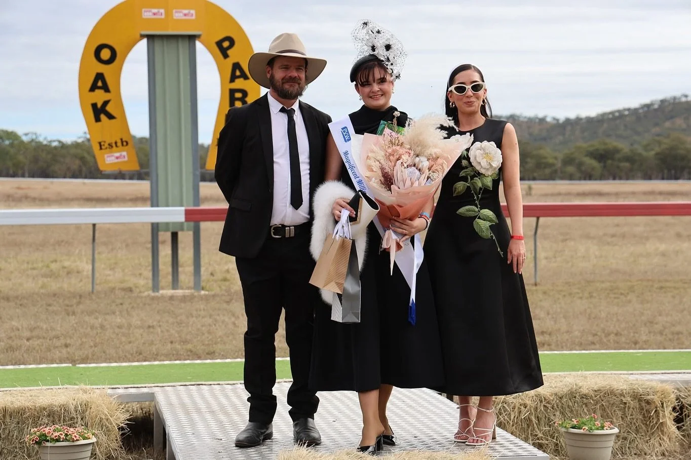 We had the pleasure of creating the winning bouquets for the @oakparkraces! What a wonderful weekend 💕