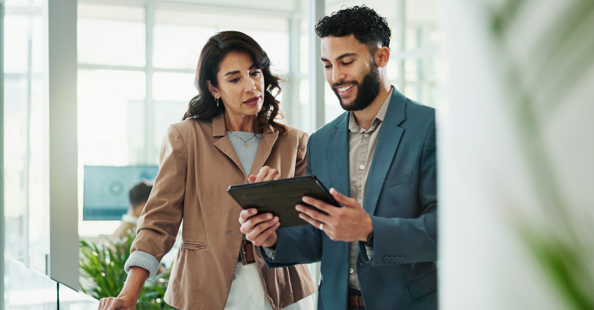 When High Performers Start “Job Hugging” and What Exceptional Leaders Do Next