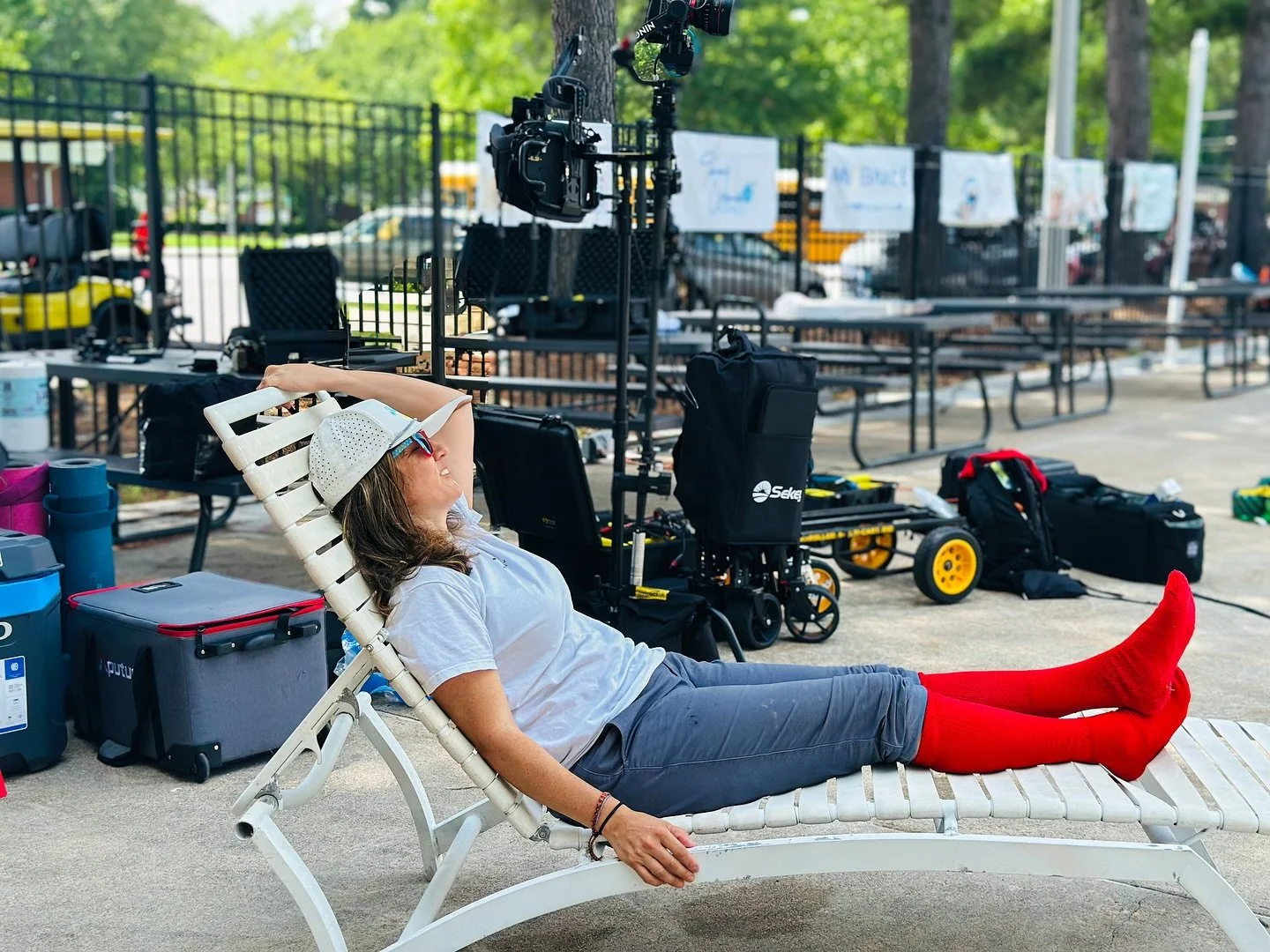 11 weeks and now it&rsquo;s time to roll into the next adventure. 🎬💫
Much  love to @jlabrahams @jpixx @jessagaul for the most relaxed cameo ever (no feet, red socks, full Wonder Woman vibes recovery mode 🦸&zwj;♀️).

This little 48-hour film moment