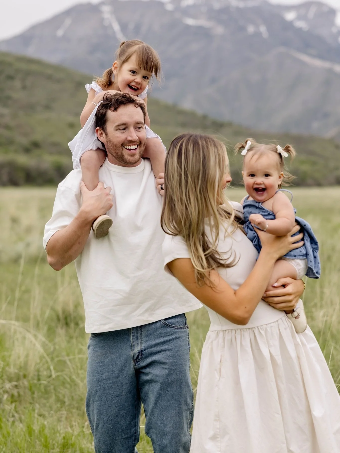My beautiful&amp;perfect cousin and her beautiful&amp;perfect family!!!!! 

#utahfamilyphotographer #utahphotographer #utahvalleyphotographer #familyphotographer