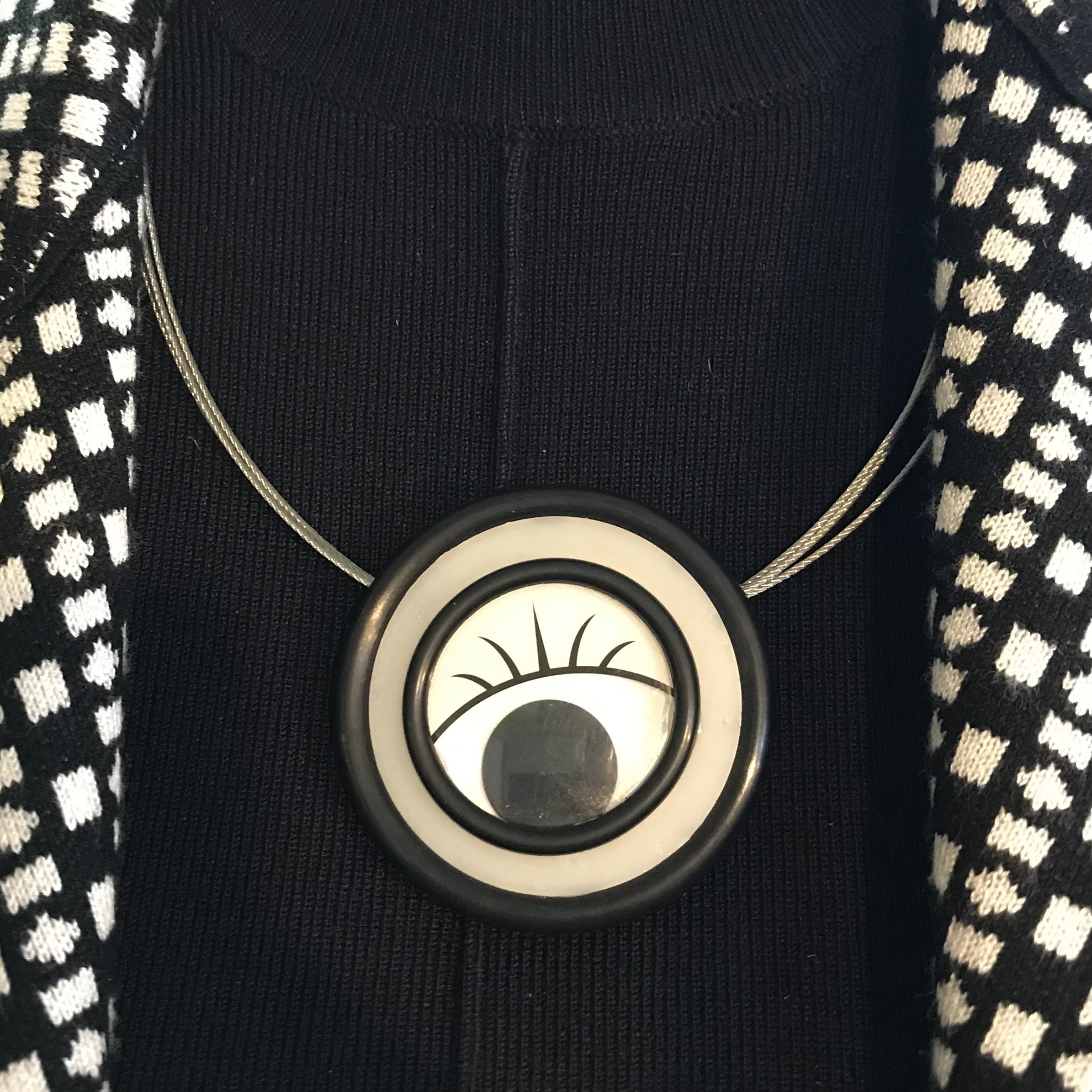 Winky Pendant 1