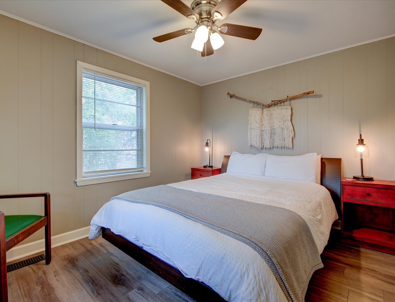 31-26 Bedroom.jpg